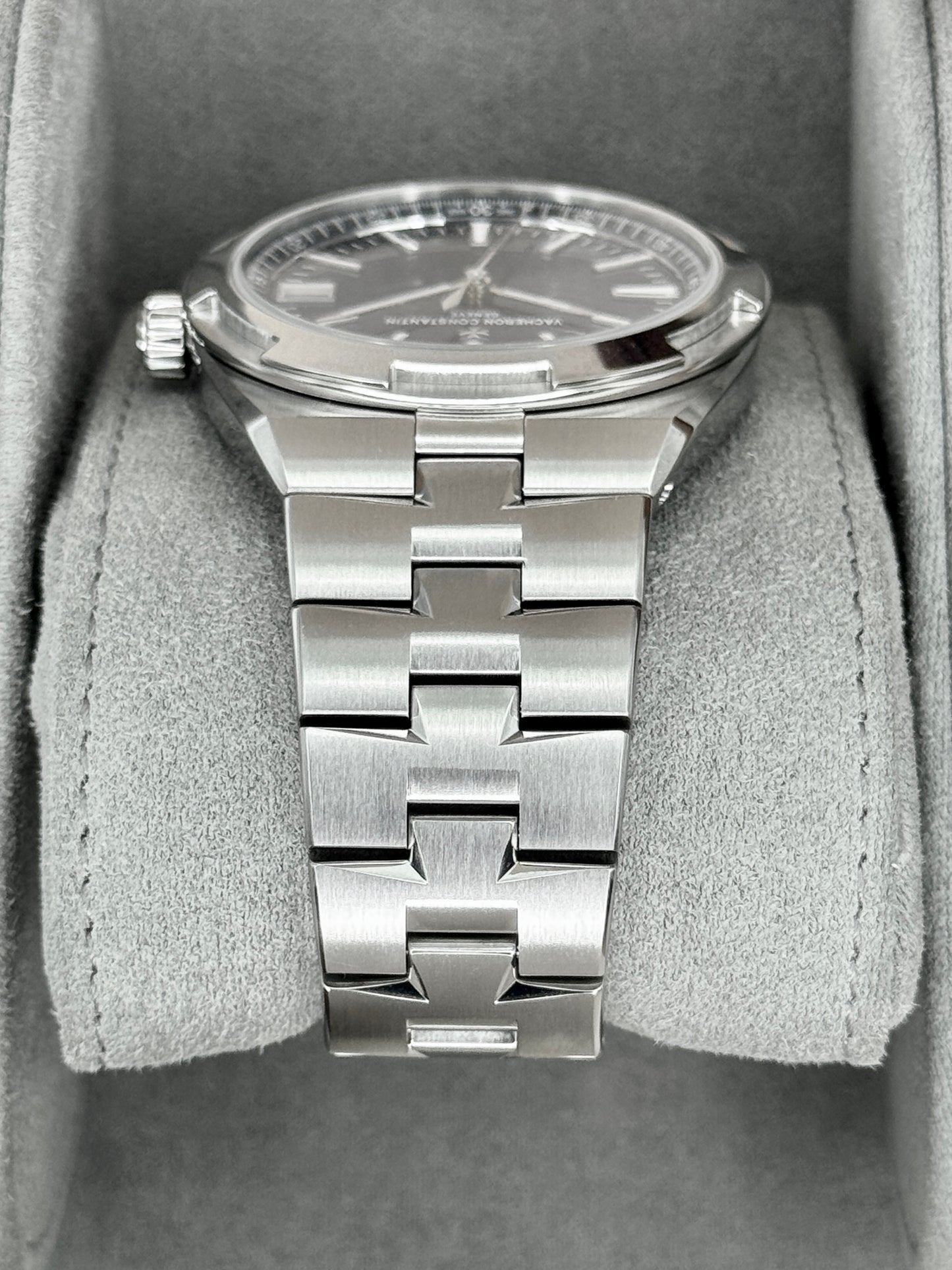 2025 Vacheron Constantin Overseas 41mm 4520V Stainless Steel Blue Dial