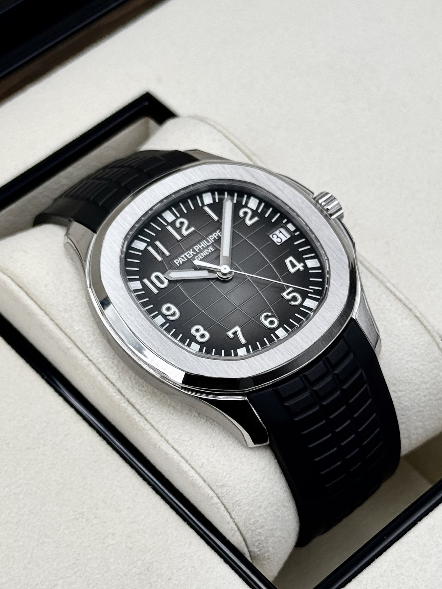 2022 Patek Philippe Aquanaut 40.8mm 5167A Stainless Steel Gray Dial