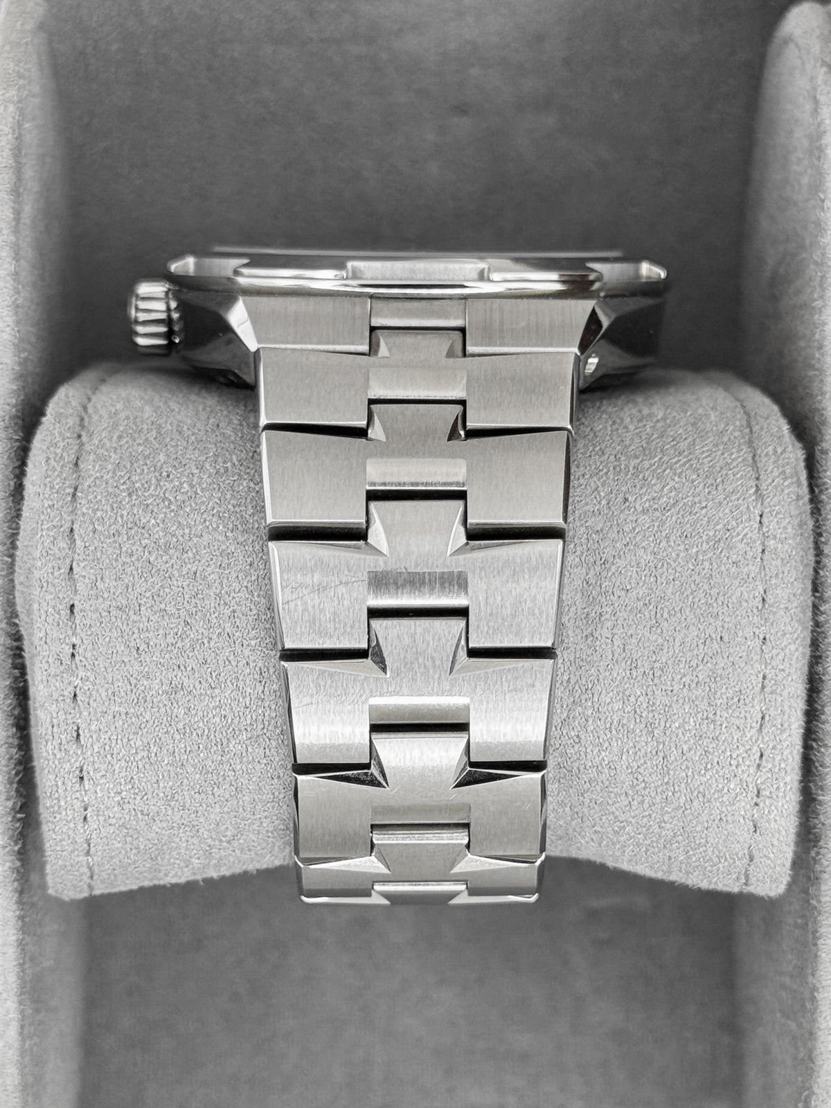 2025 Vacheron Constantin Overseas 41mm 4520V Stainless Steel Blue Dial