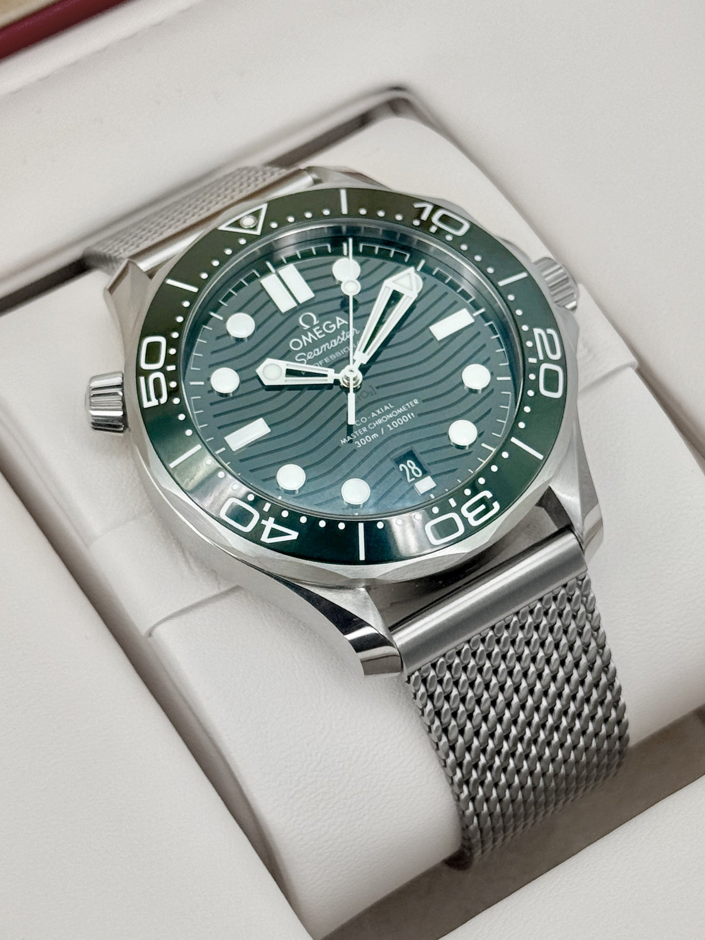 2025 Omega Seamaster Master Chronometer 42mm 210.32.42.20.10.001 Green Dial