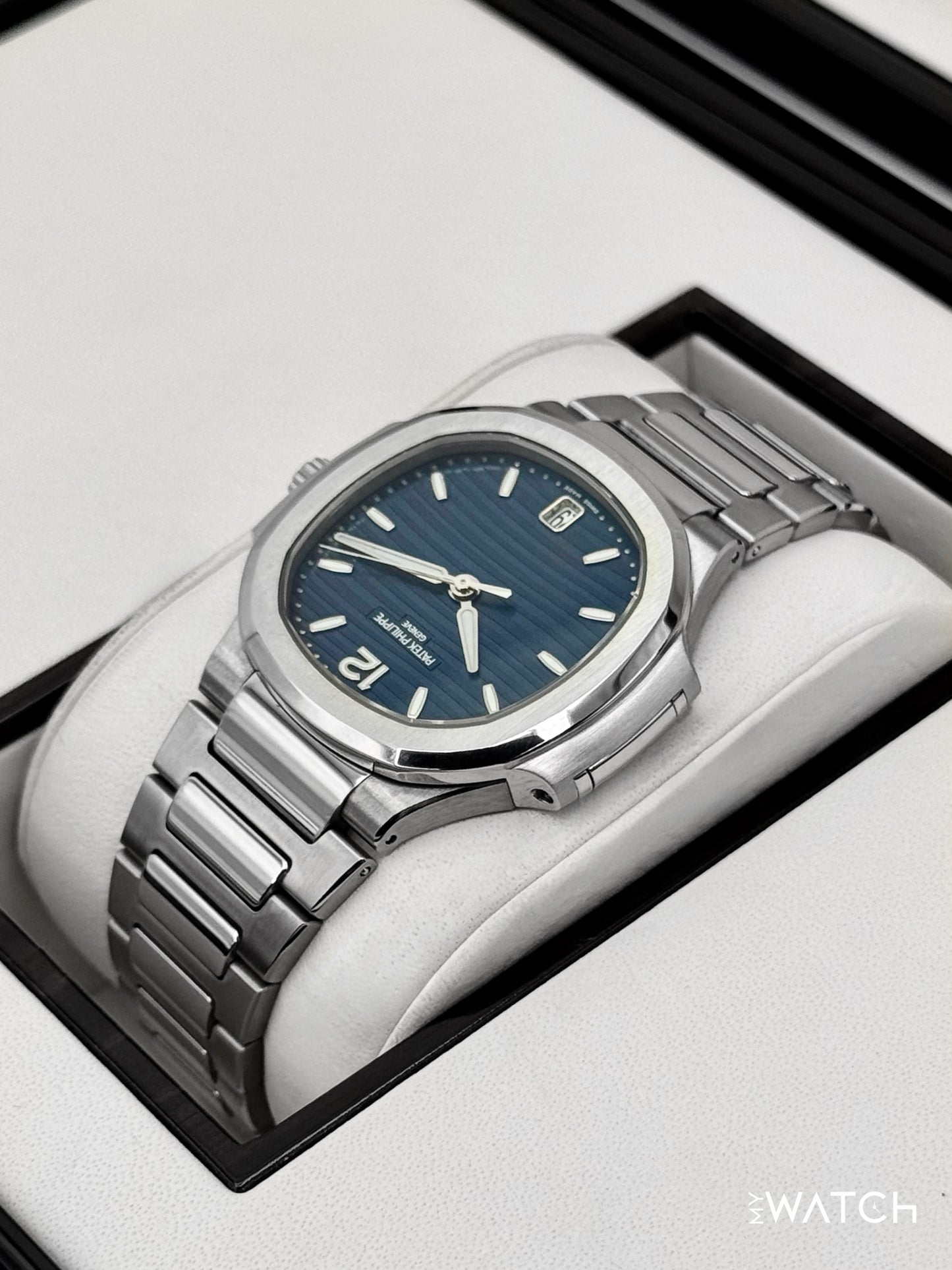 2017 Patek Philippe Nautilus 35.2mm 7118/1A-001 Stainless Steel Blue Dial