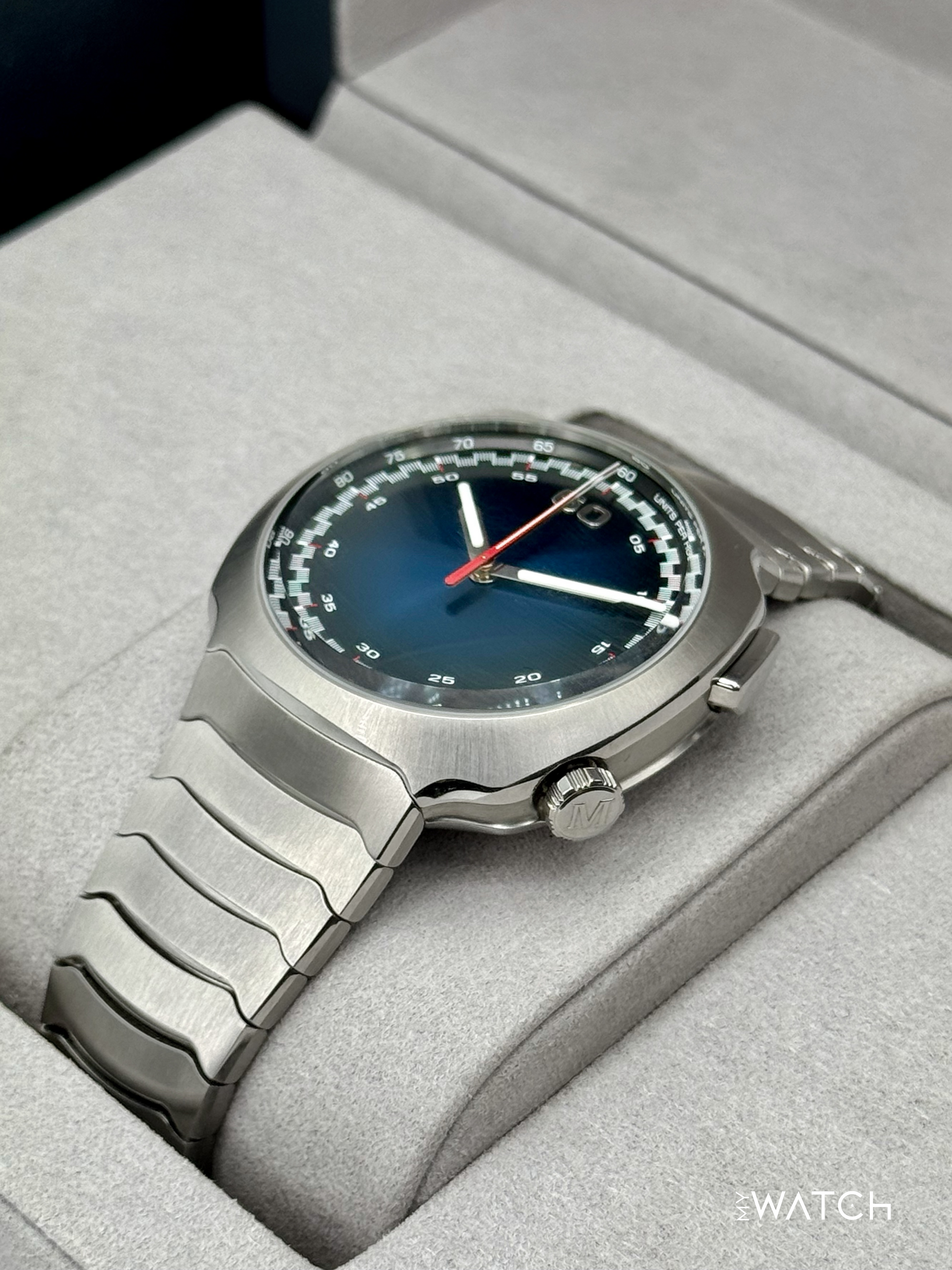 2025 H. Moser & Cie. Streamliner Flyback Chronograph 42.3mm 6907-1200 Blue Dial - MyWatchLLC