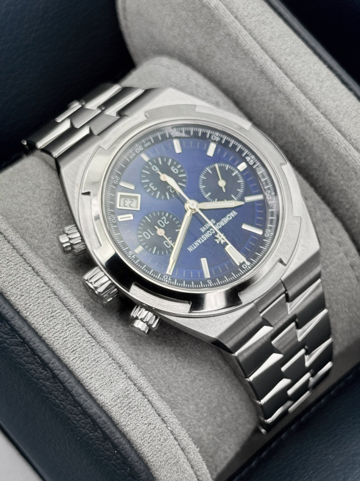 2025 Vacheron Constantin Overseas 42.5mm 5520V Stainless Steel Blue Dial