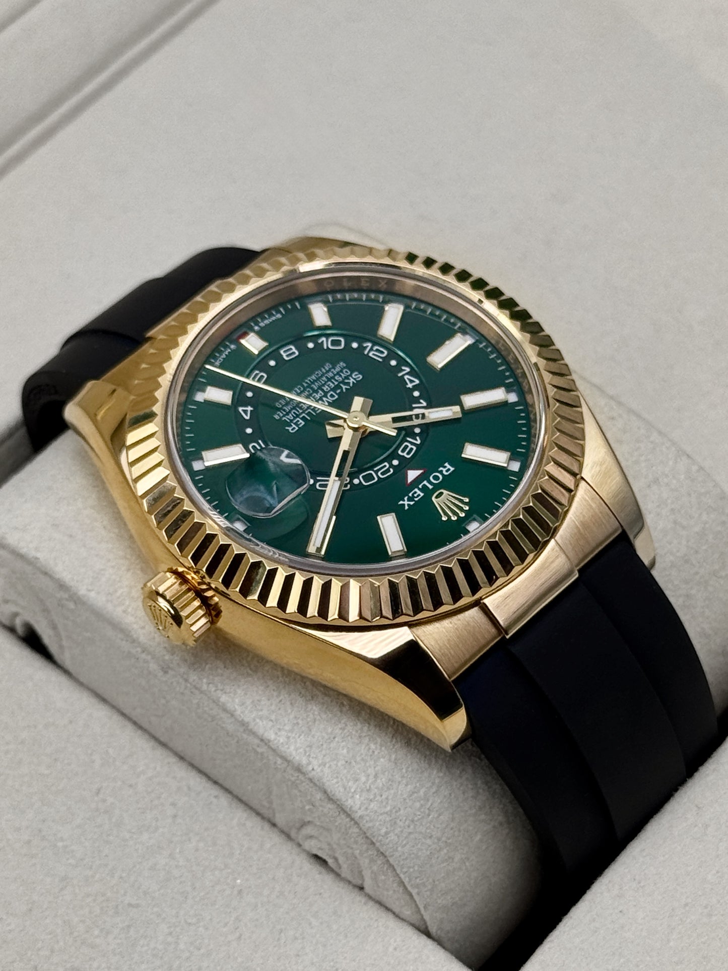 2025 Rolex Sky-Dweller 42mm 336238 Yellow Gold Oysterflex Green Dial