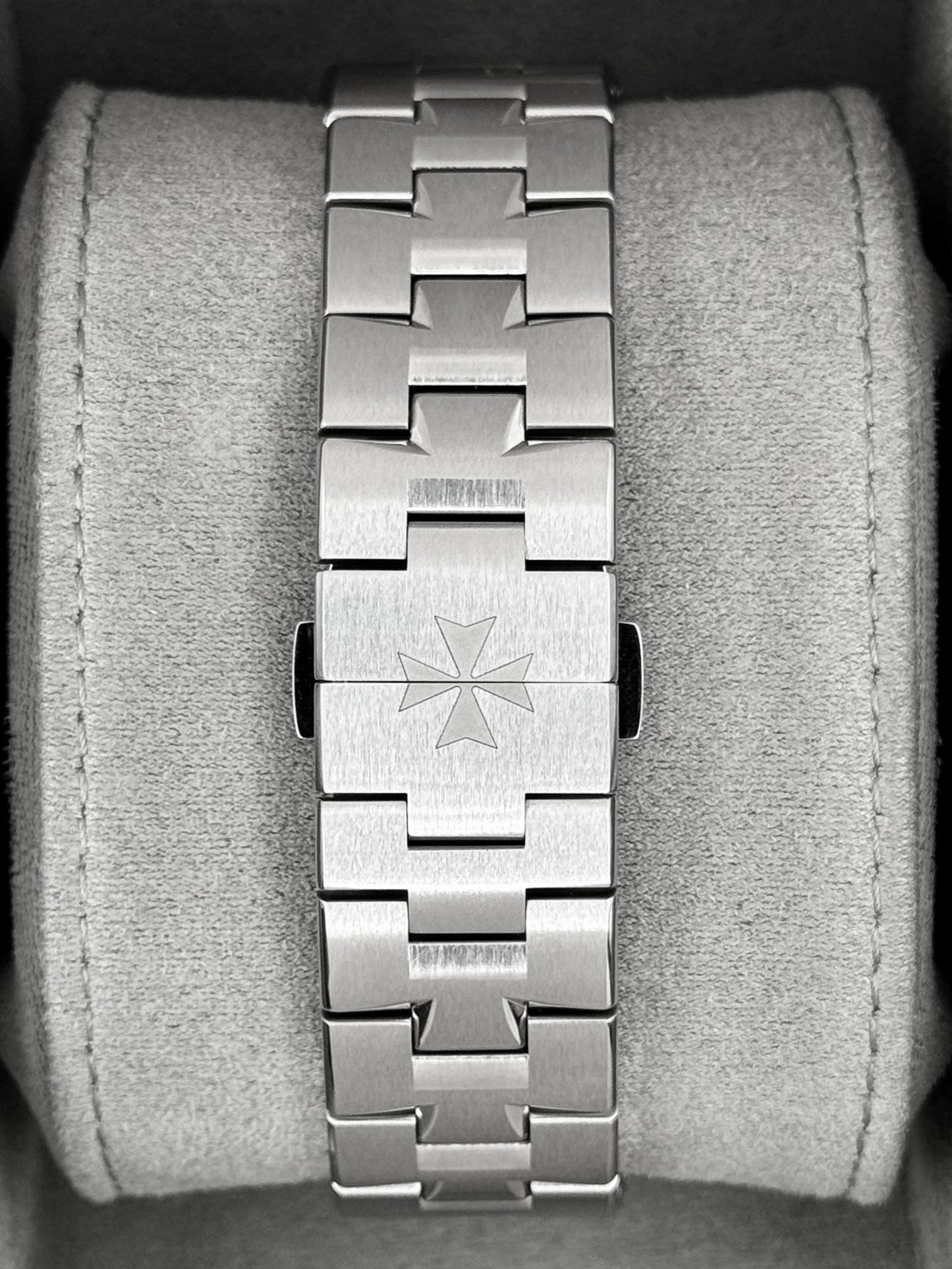 2026 Vacheron Constantin Overseas 41mm 4520V Stainless Steel Black Dial