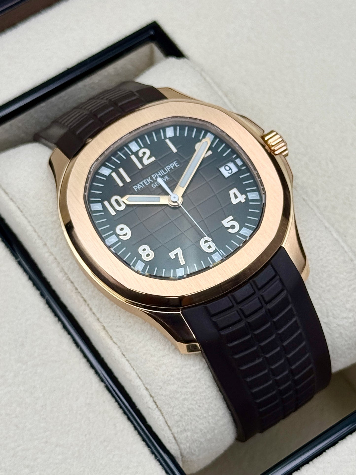 2023 Patek Philippe Aquanaut 40mm 5167R-001 Rose Gold Brown Dial