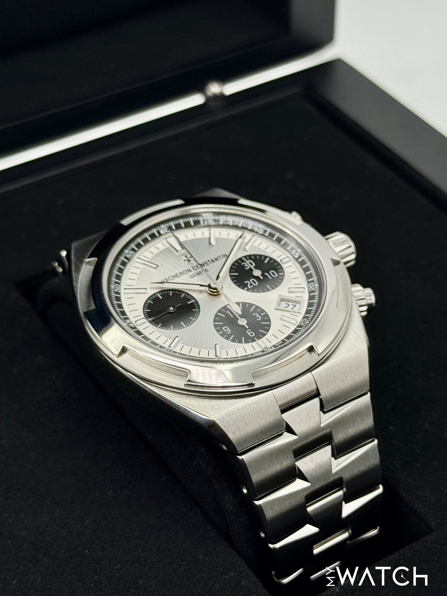 2024 Vacheron Constantin Overseas 42.5mm 5520V Stainless Steel Silver Dial