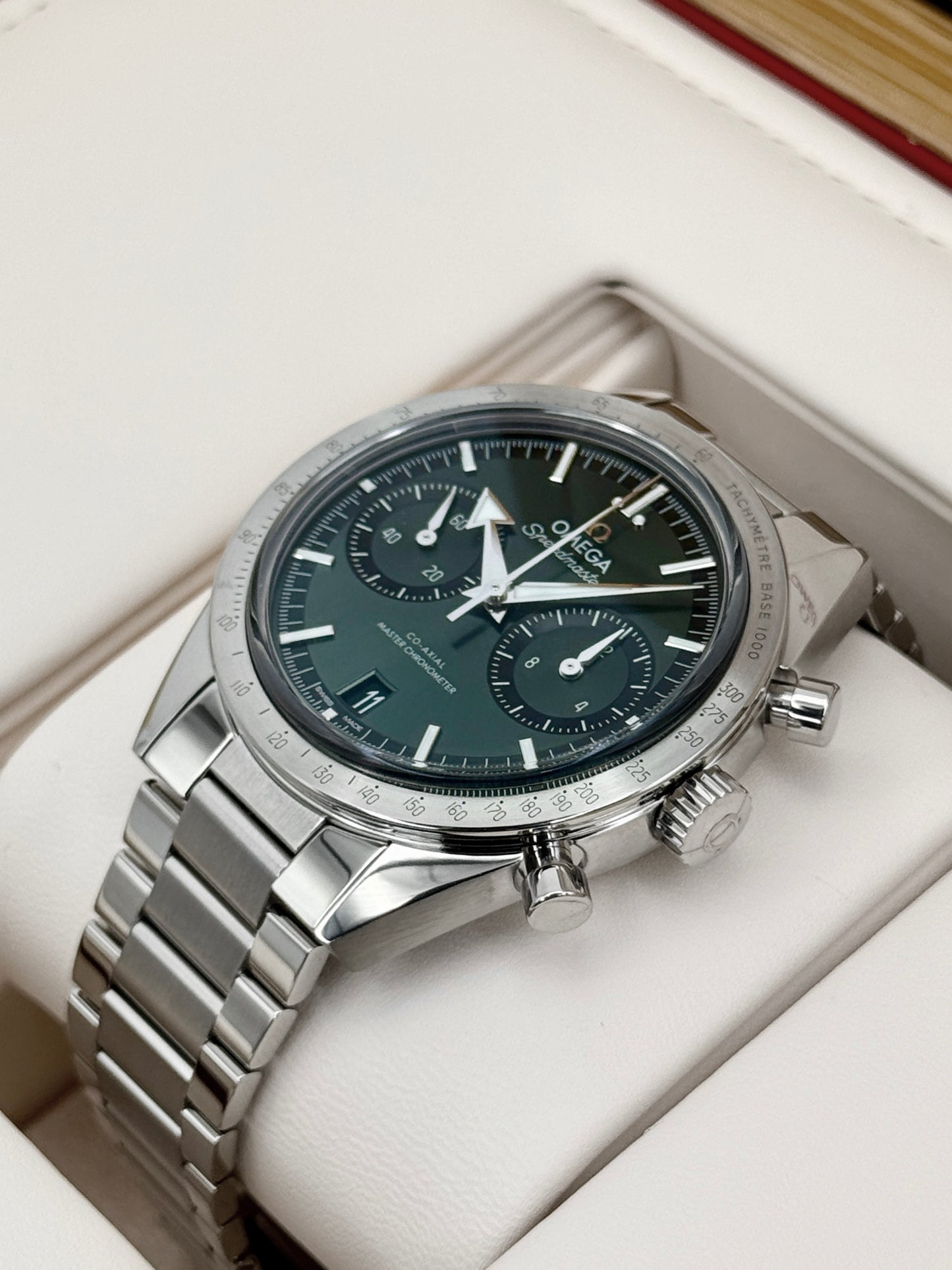 2023 Omega Speedmaster Master Chronometer 40mm 332.10.41.51.10.001 Green Dial