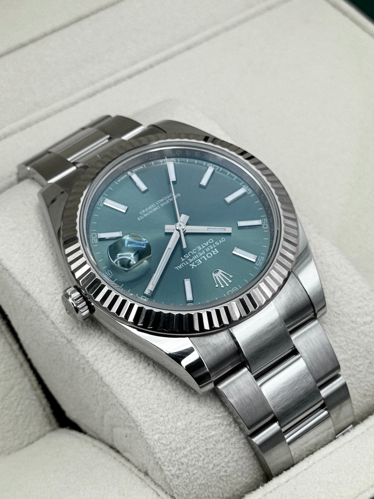 2025 Rolex Datejust 41mm 126334 Stainless Steel Oyster Green Dial