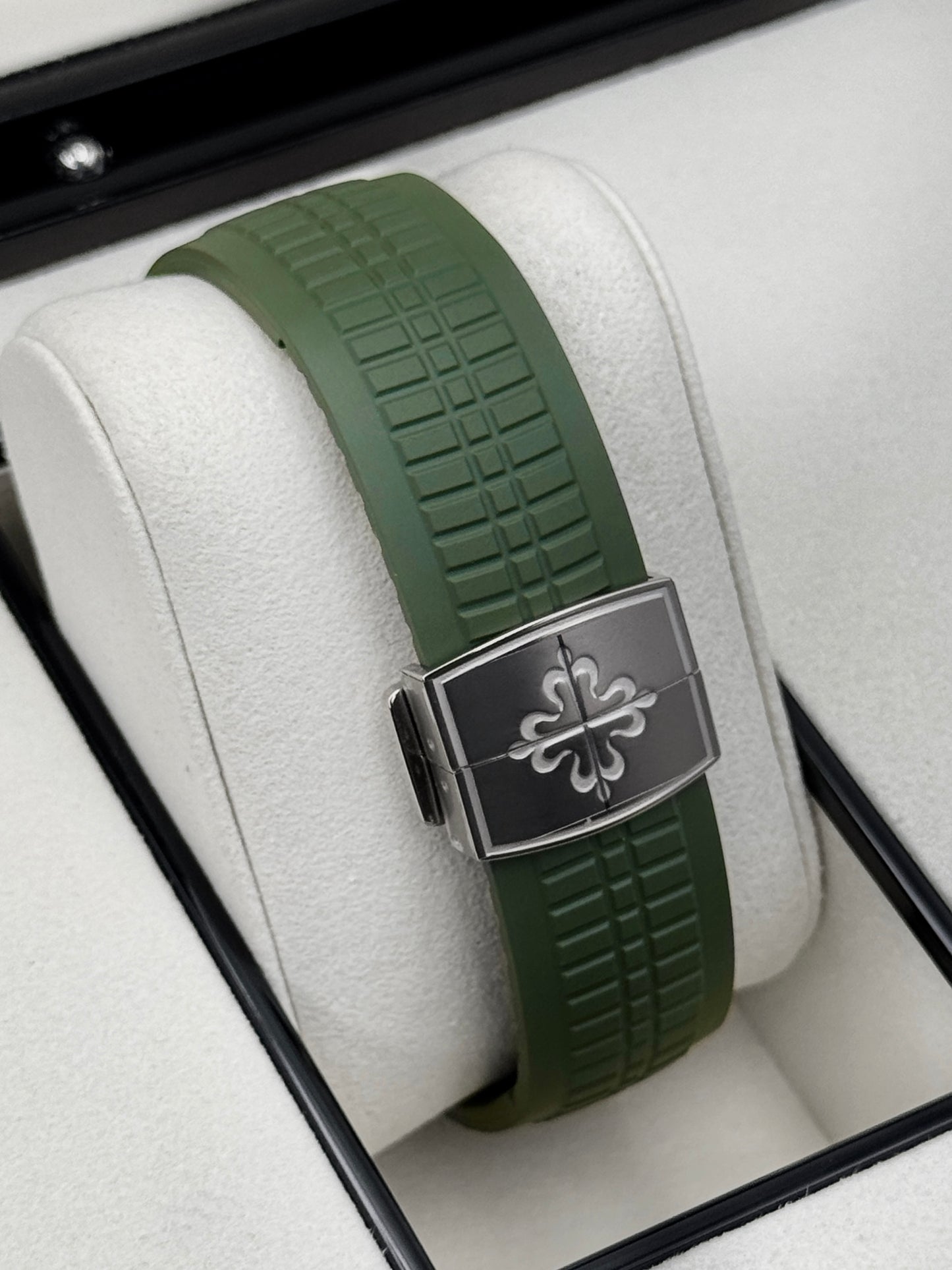 NEW 2026 Patek Philippe Aquanaut 42.2mm 5168G White Gold Green Dial