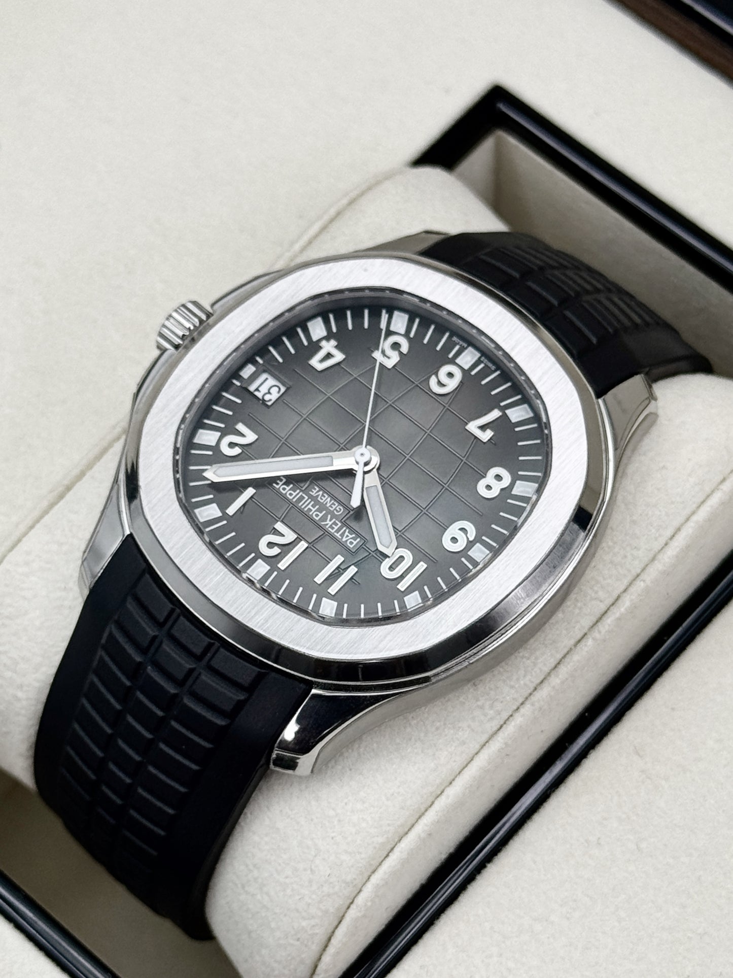 2022 Patek Philippe Aquanaut 40.8mm 5167A Stainless Steel Gray Dial