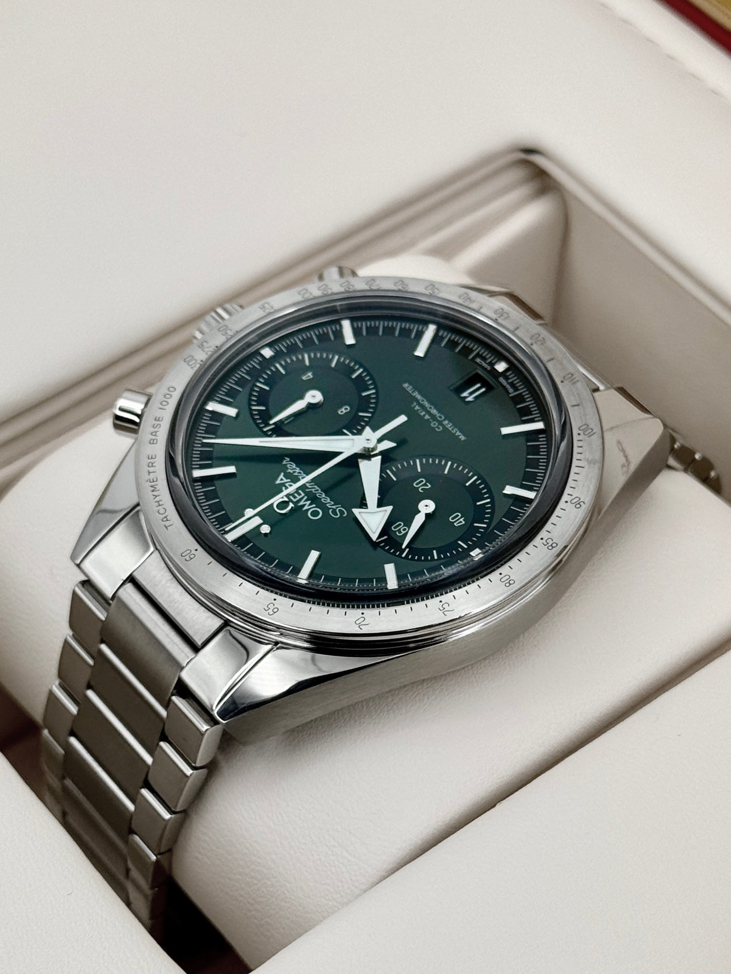 2023 Omega Speedmaster Master Chronometer 40mm 332.10.41.51.10.001 Green Dial