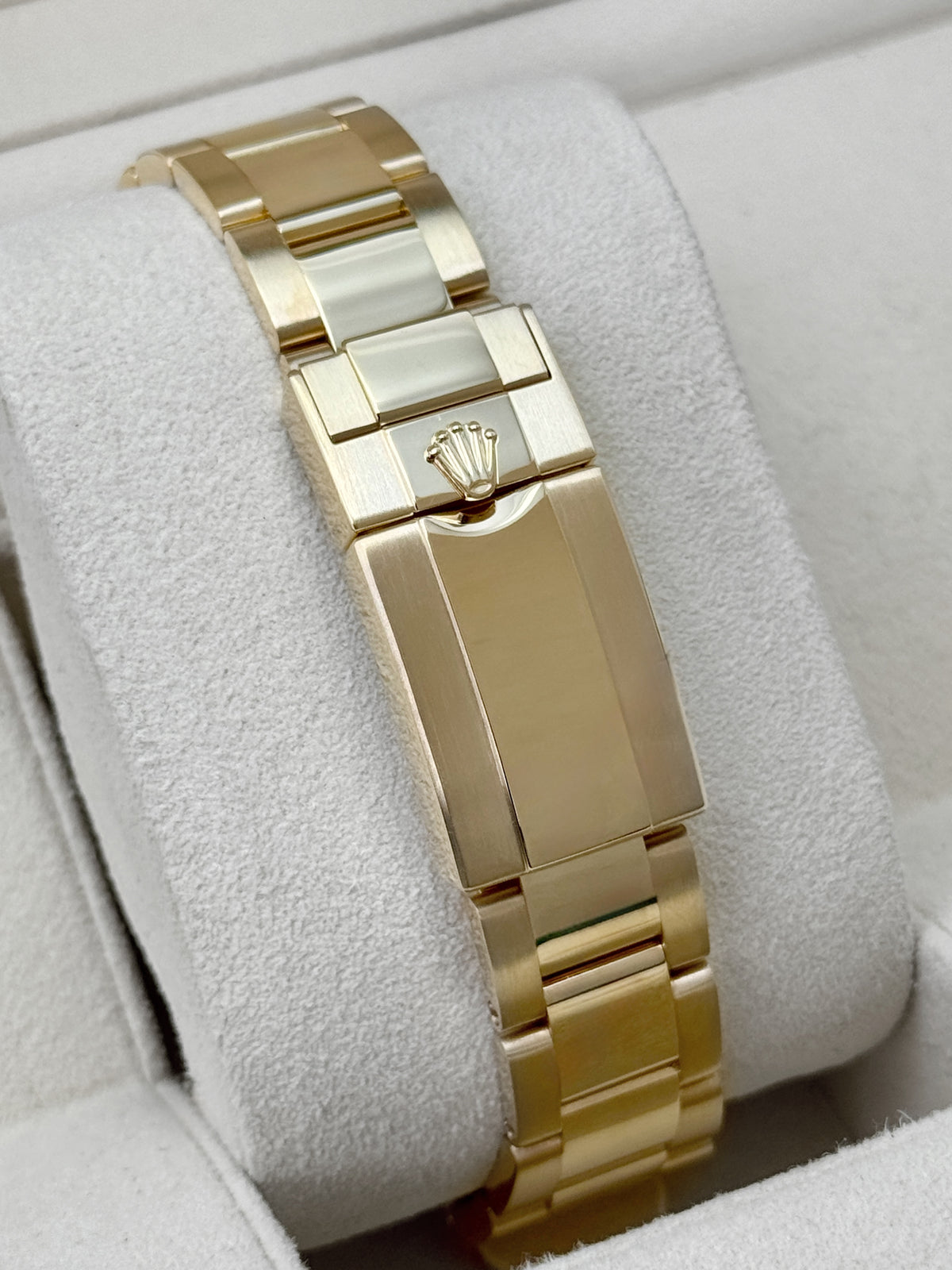 2017 Rolex Yacht-Master II 44mm 116688 18K Yellow Gold White Dial (Rolex Warranty)