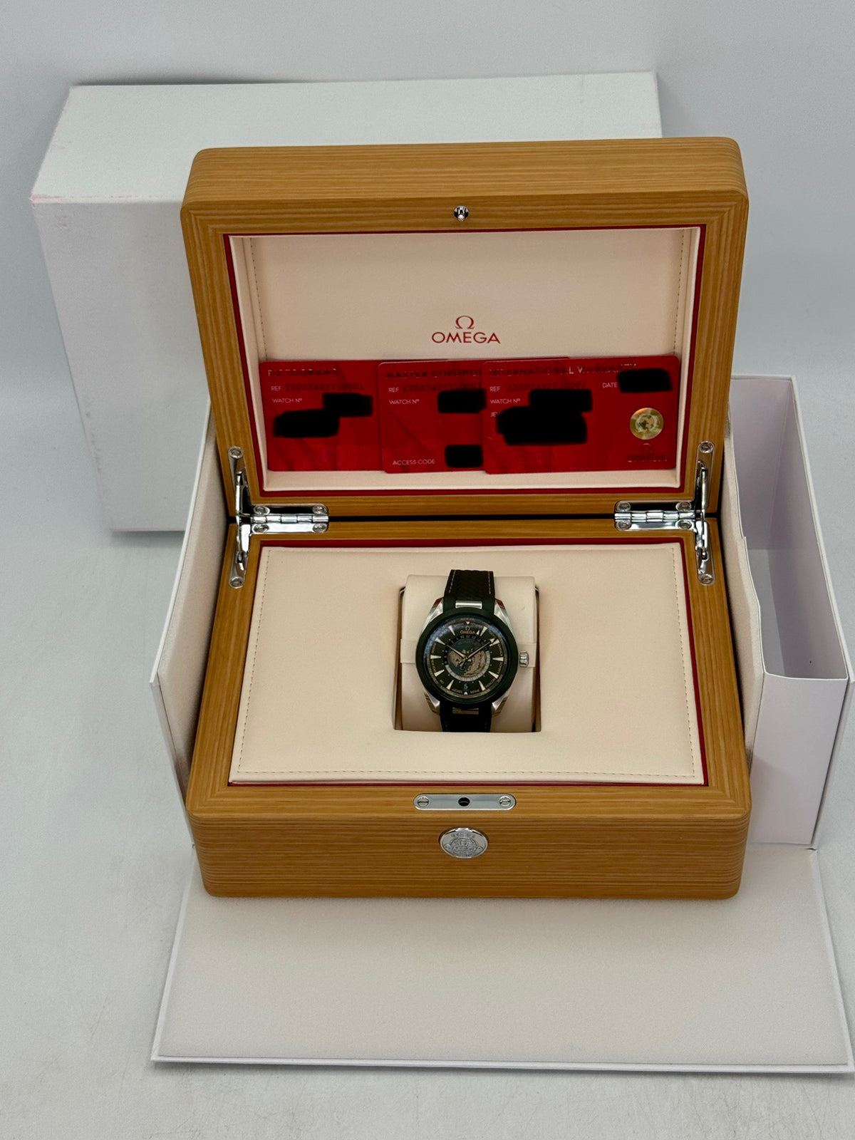 2025 Omega Seamaster Aqua Terra Worldtimer 43mm 220.32.43.22.10.001 Green Dial