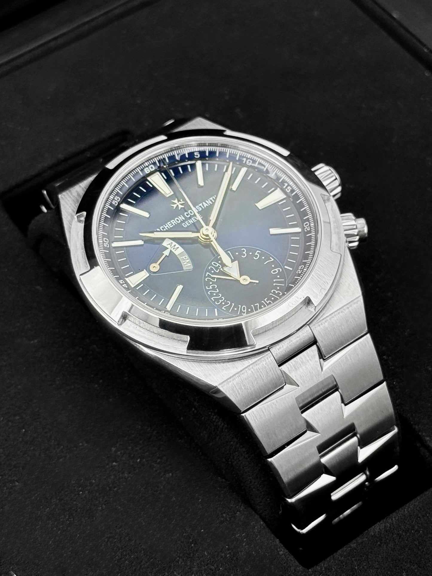2024 Vacheron Constantin Overseas Dual Time 41mm 7920V Blue Dial