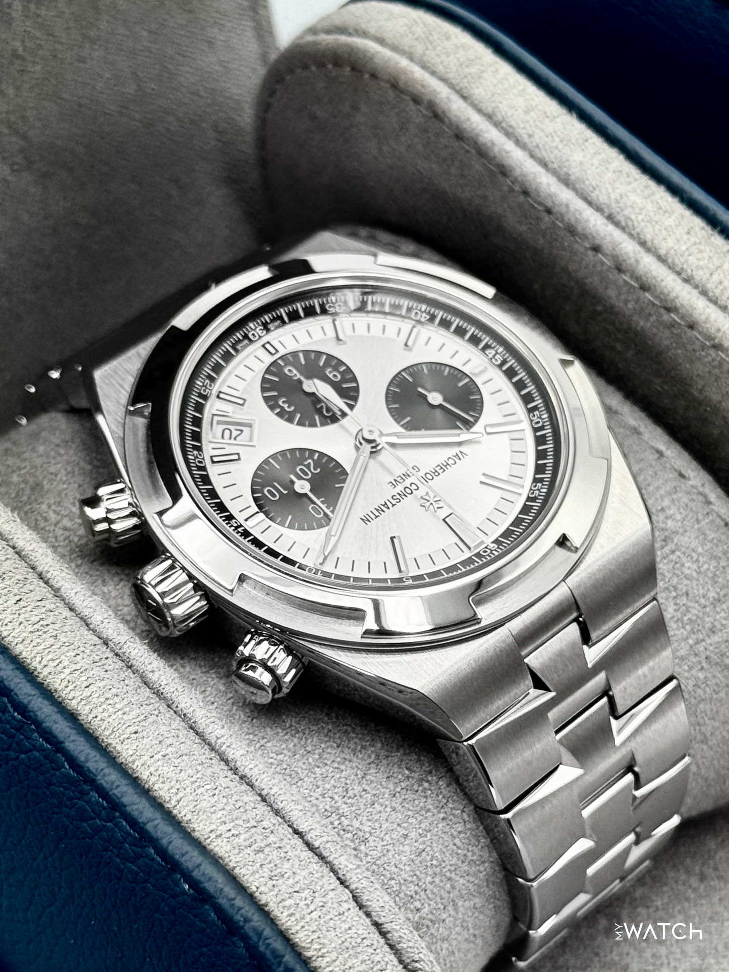 2025 Vacheron Constantin Overseas 42.5mm 5520V Stainless Steel Silver Dial - MyWatchLLC