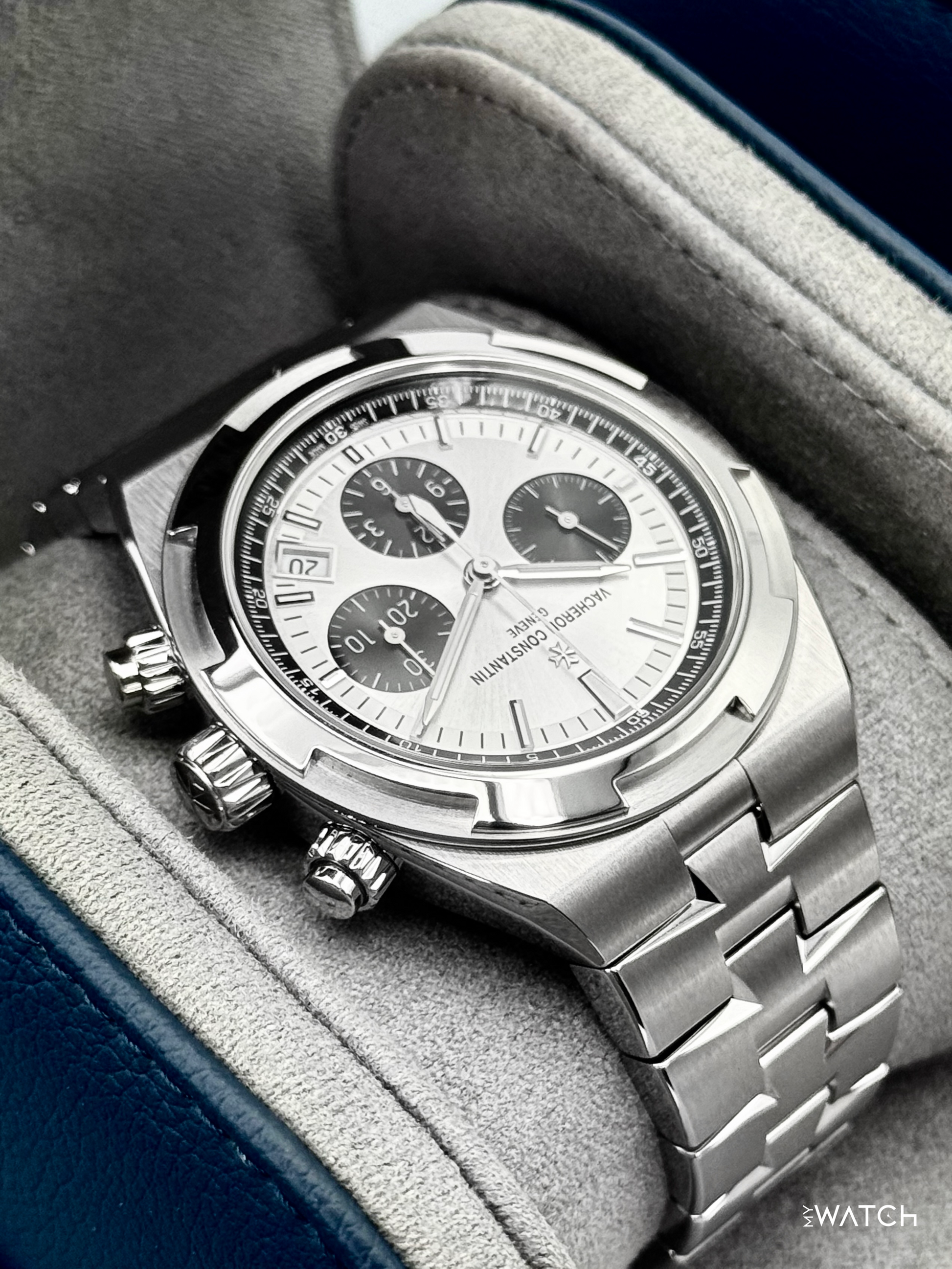 2025 Vacheron Constantin Overseas 42.5mm 5520V Stainless Steel Silver Dial - MyWatchLLC