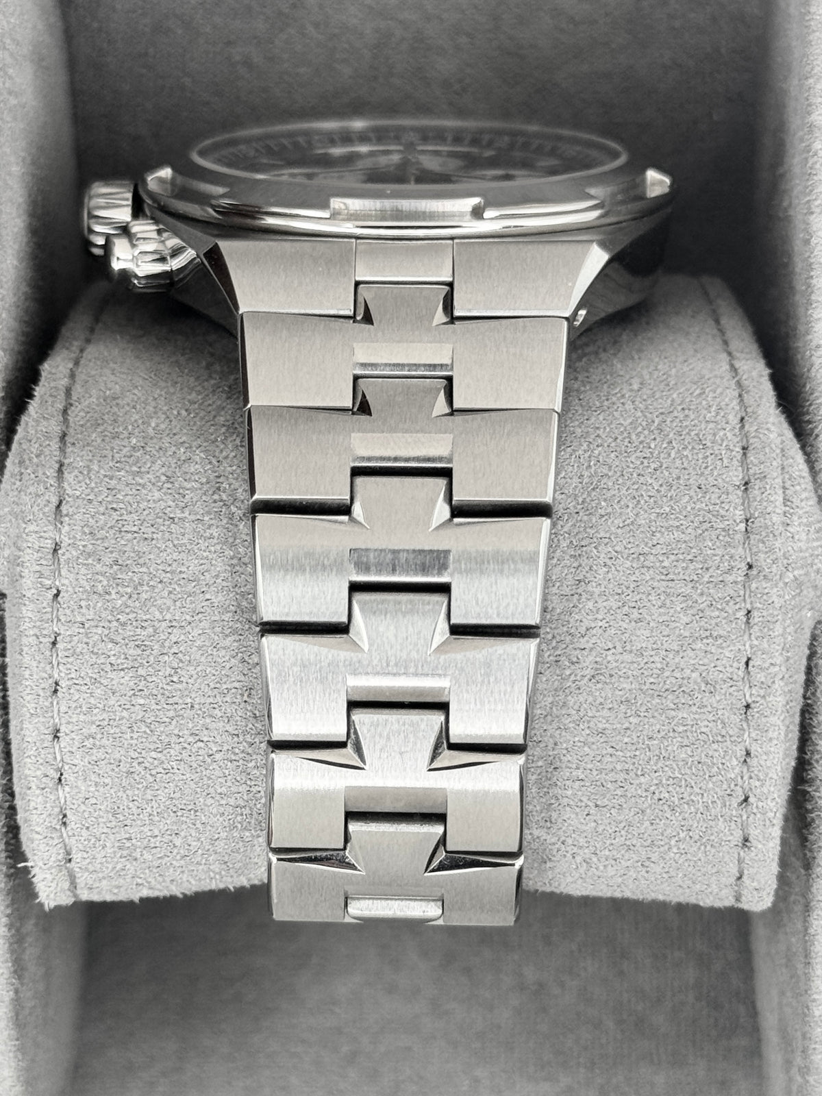 2026 Vacheron Constantin Overseas 42mm 5520V Stainless Steel Black Dial