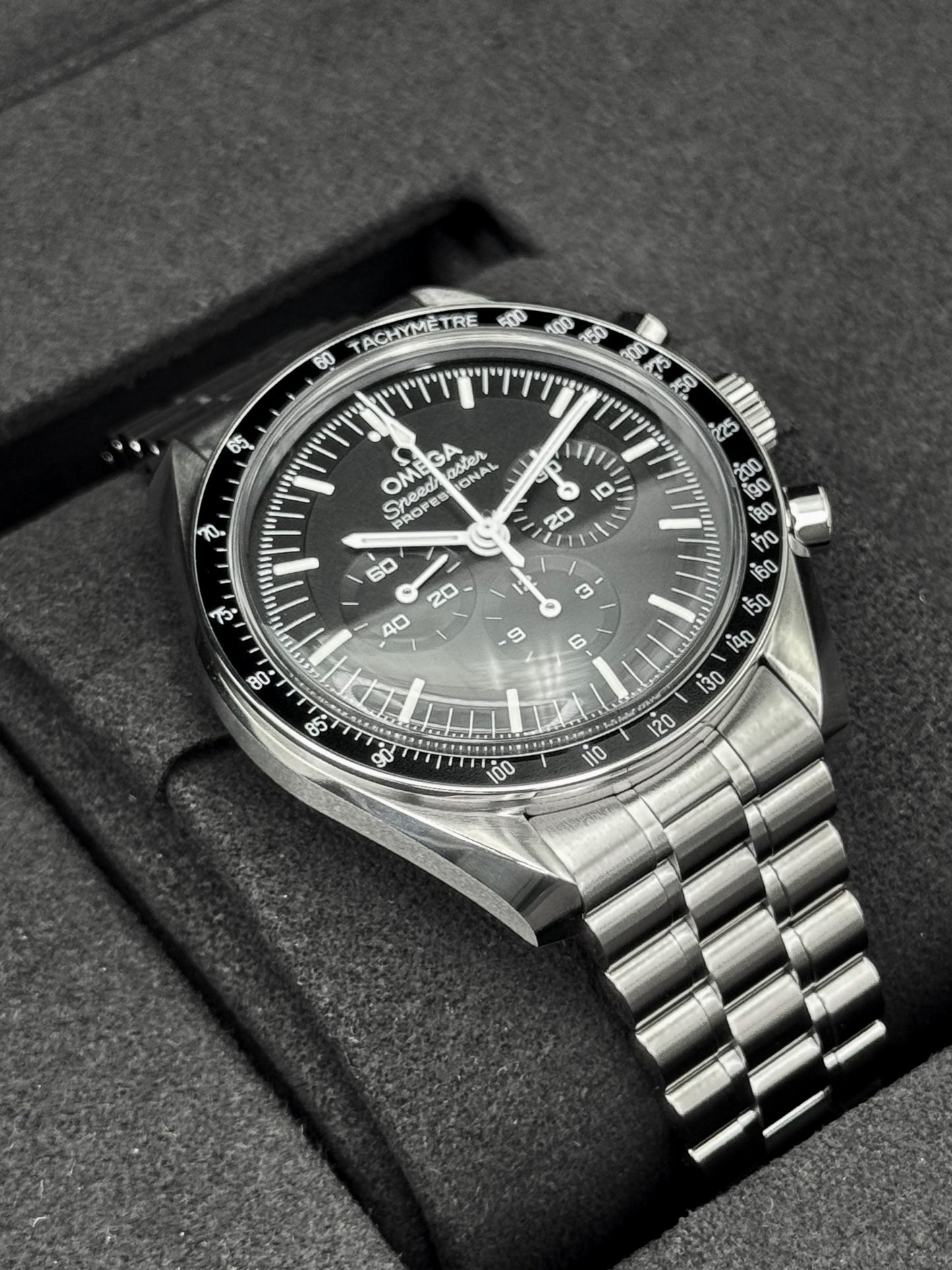 NEW 2026 Omega Speedmaster Moonwatch 42mm 310.30.42.50.01.001 Black