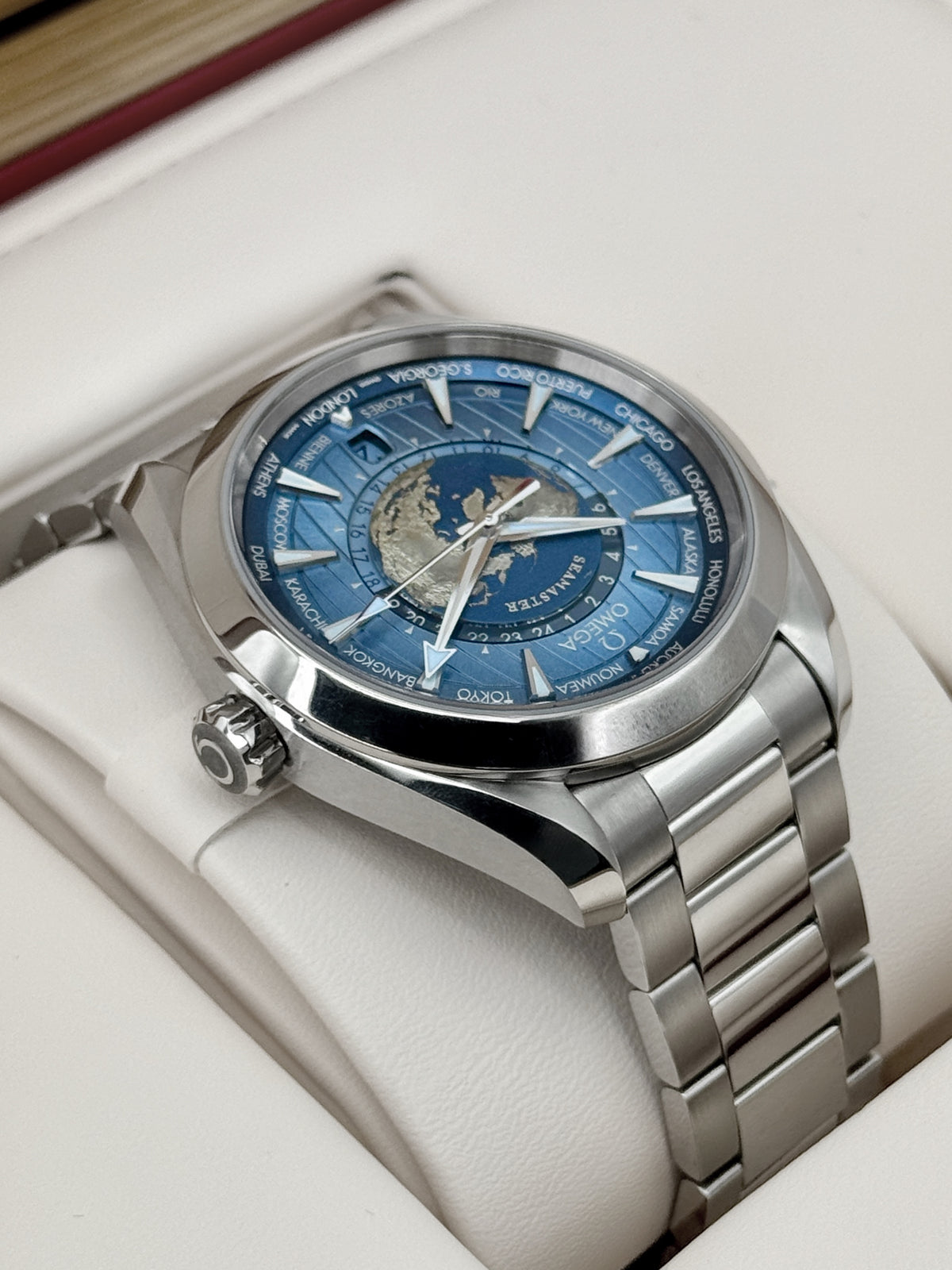 2025 Omega Seamaster Aqua Terra Worldtimer 43mm 220.10.43.22.03.002 Blue Dial