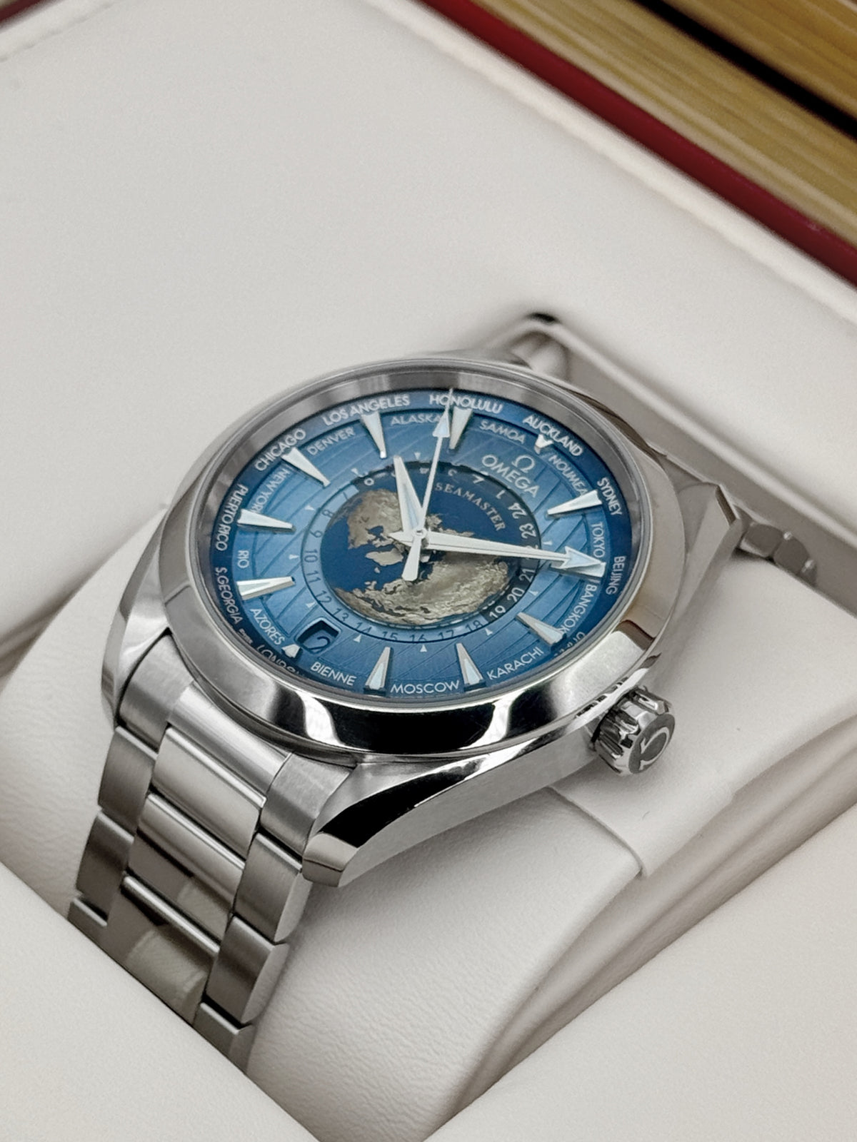 2025 Omega Seamaster Aqua Terra Worldtimer 43mm 220.10.43.22.03.002 Blue Dial