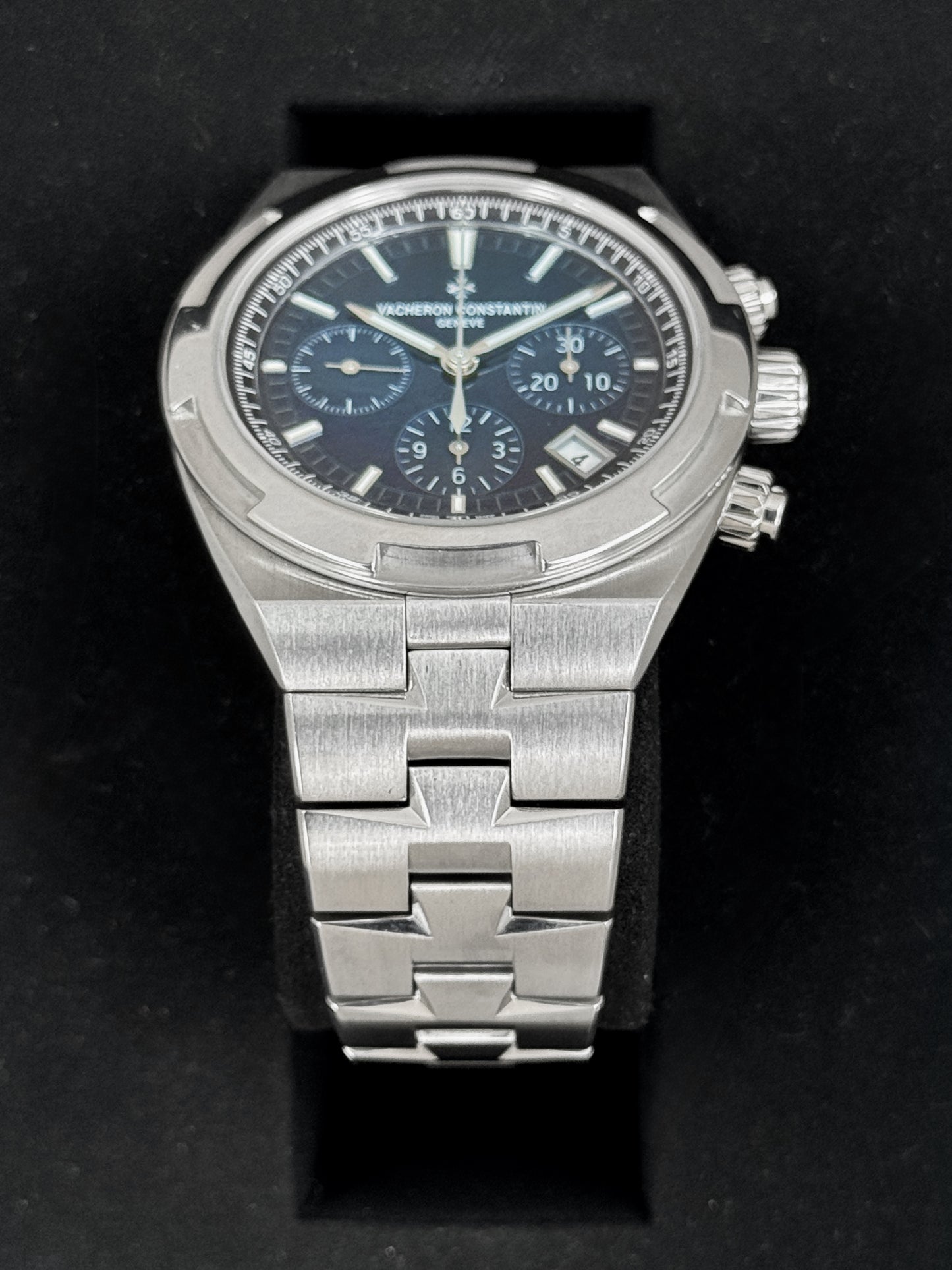 2024 Vacheron Constantin Overseas 42.5mm 5520V Stainless Steel Blue Dial