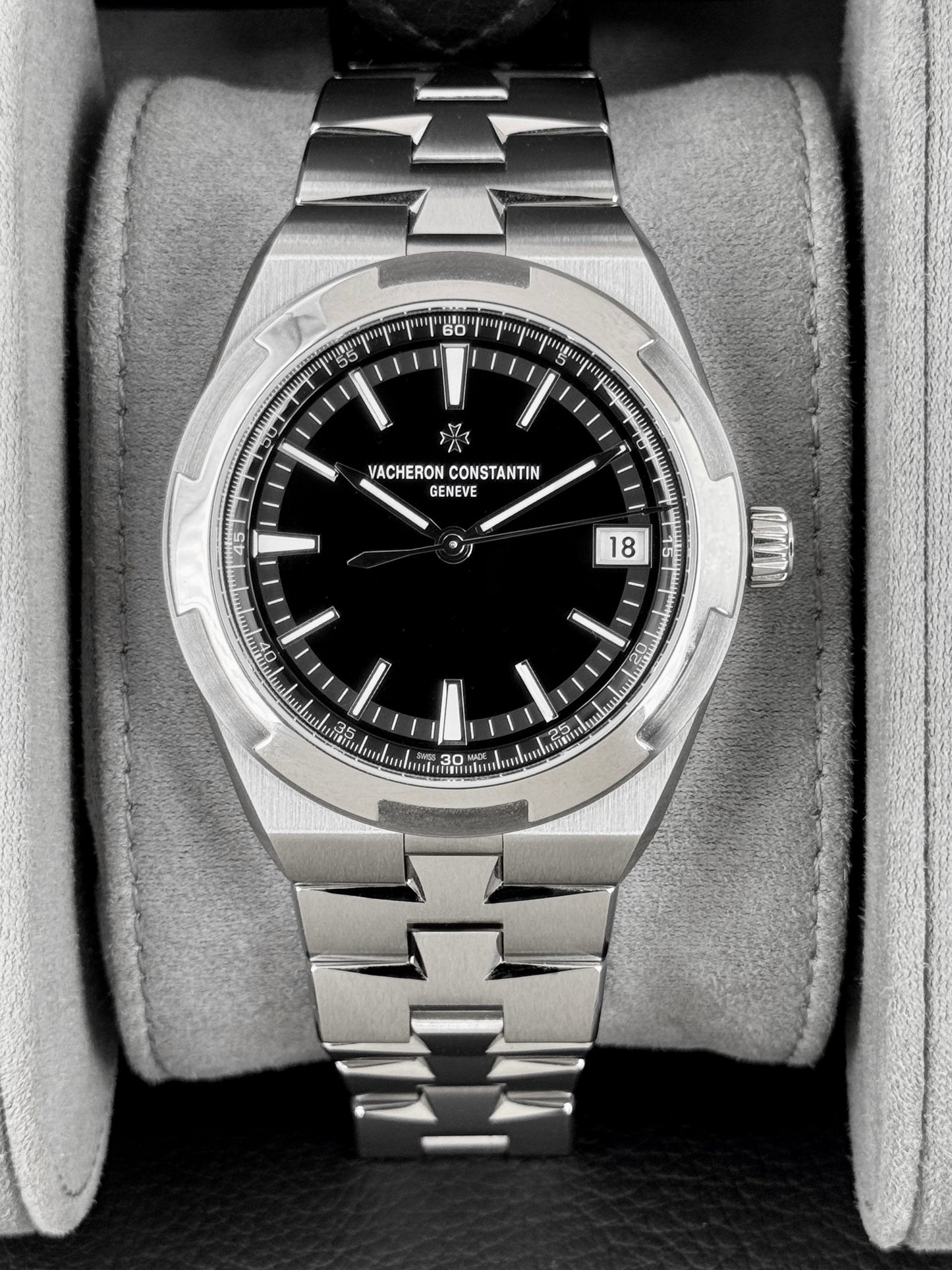 2026 Vacheron Constantin Overseas 41mm 4520V Stainless Steel Black Dial