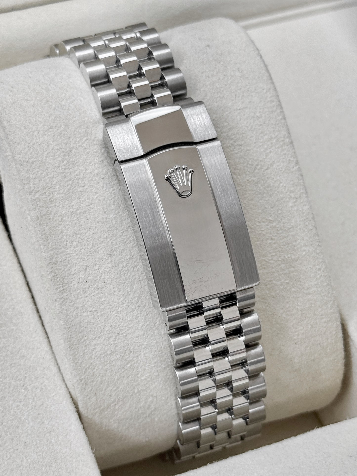 2025 Rolex Datejust 41mm 126334 Stainless Steel Jubilee Green Dial