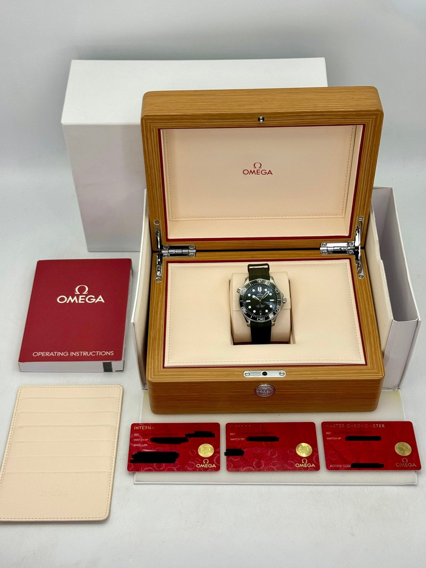 2023 Omega Seamaster Master Chronometer 42mm 210.32.42.20.10.001 Green Dial