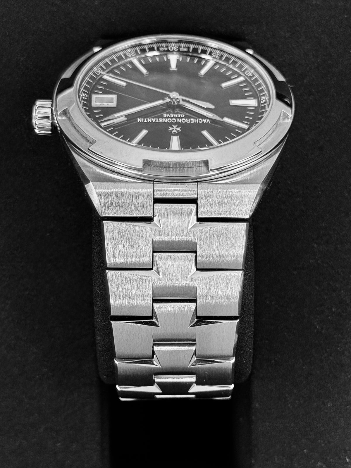 2023 Vacheron Constantin Overseas 41mm 4500V Stainless Black Dial