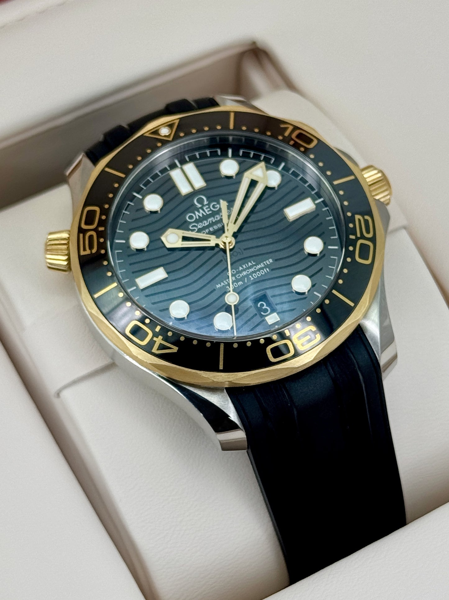 2025 Omega Seamaster Diver 300M 42mm 210.22.42.20.01.001 Black Dial