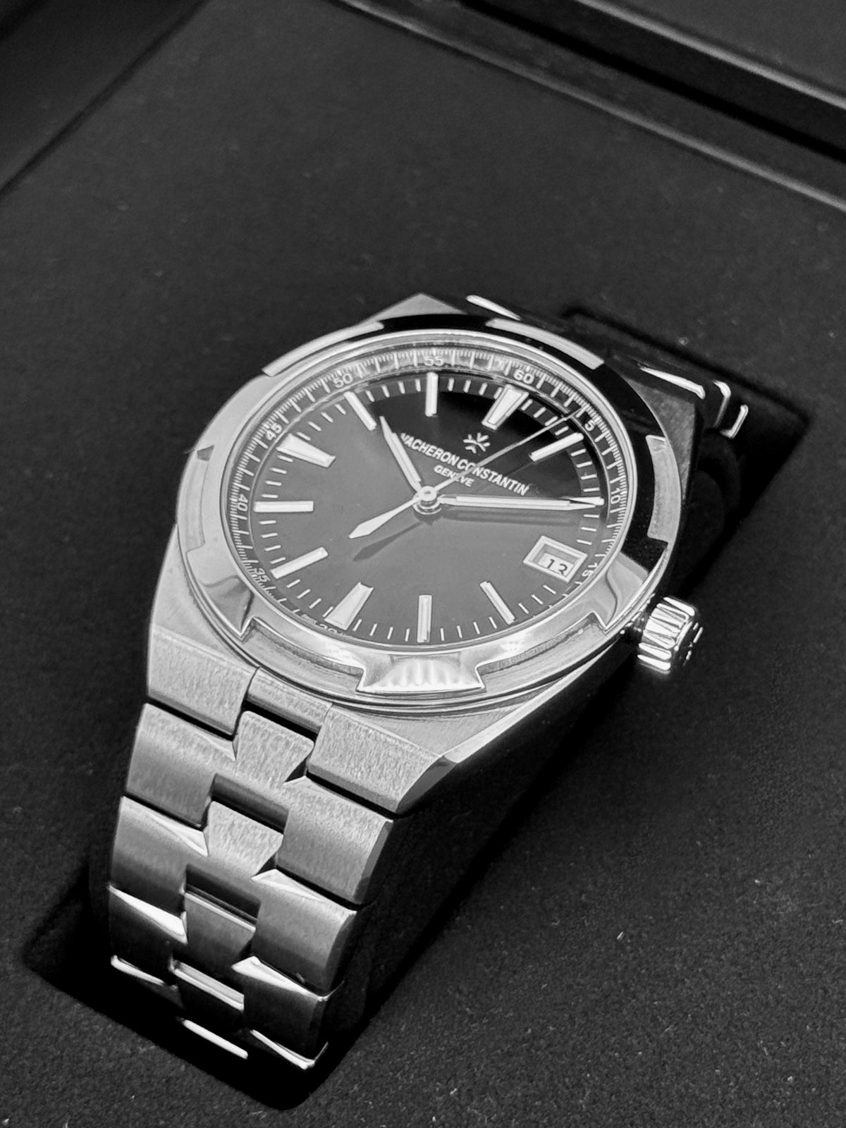 2023 Vacheron Constantin Overseas 41mm 4500V Stainless Black Dial