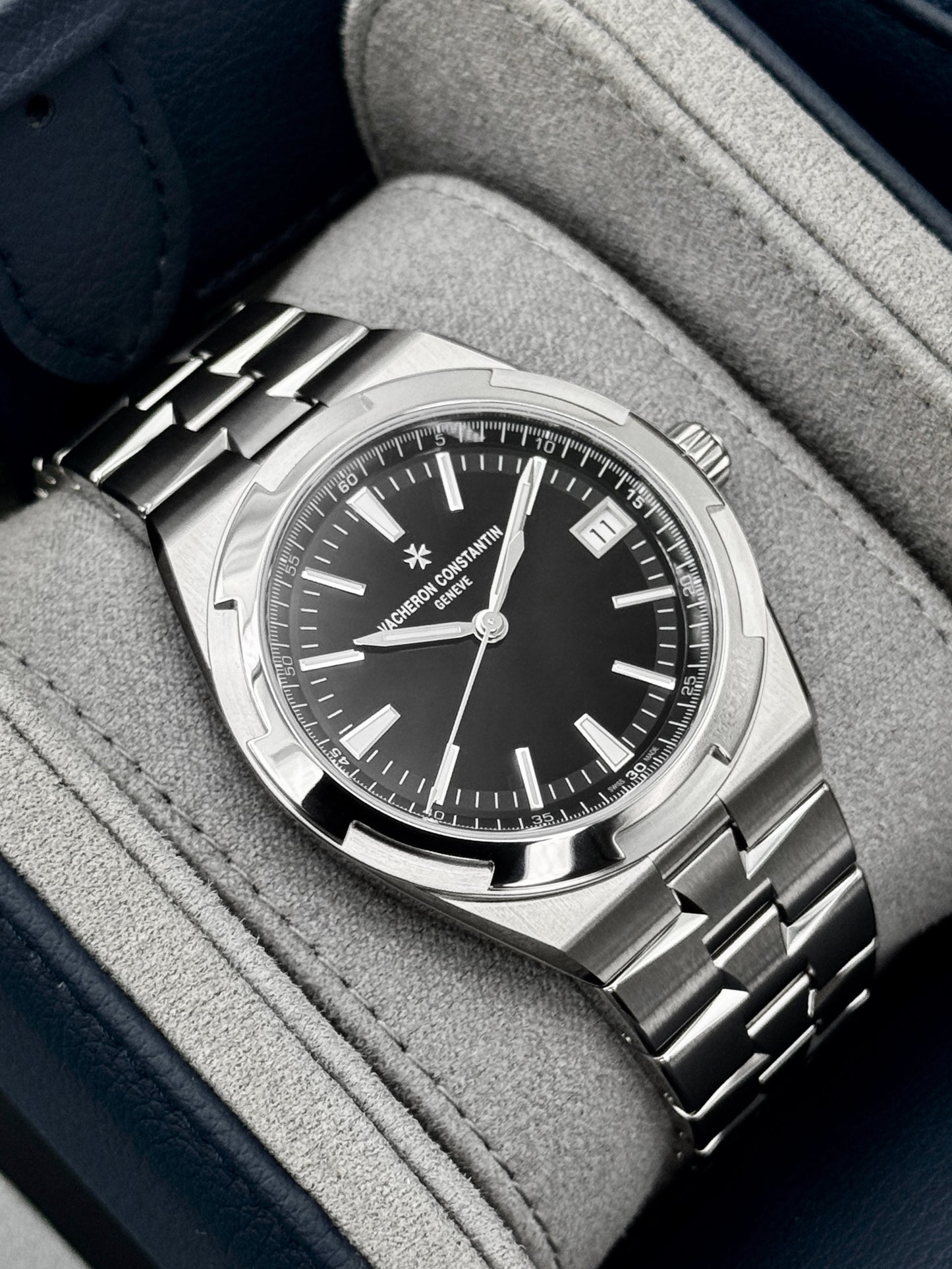 NEW 2026 Vacheron Constantin Overseas 41mm 4520V Stainless Steel Black Dial
