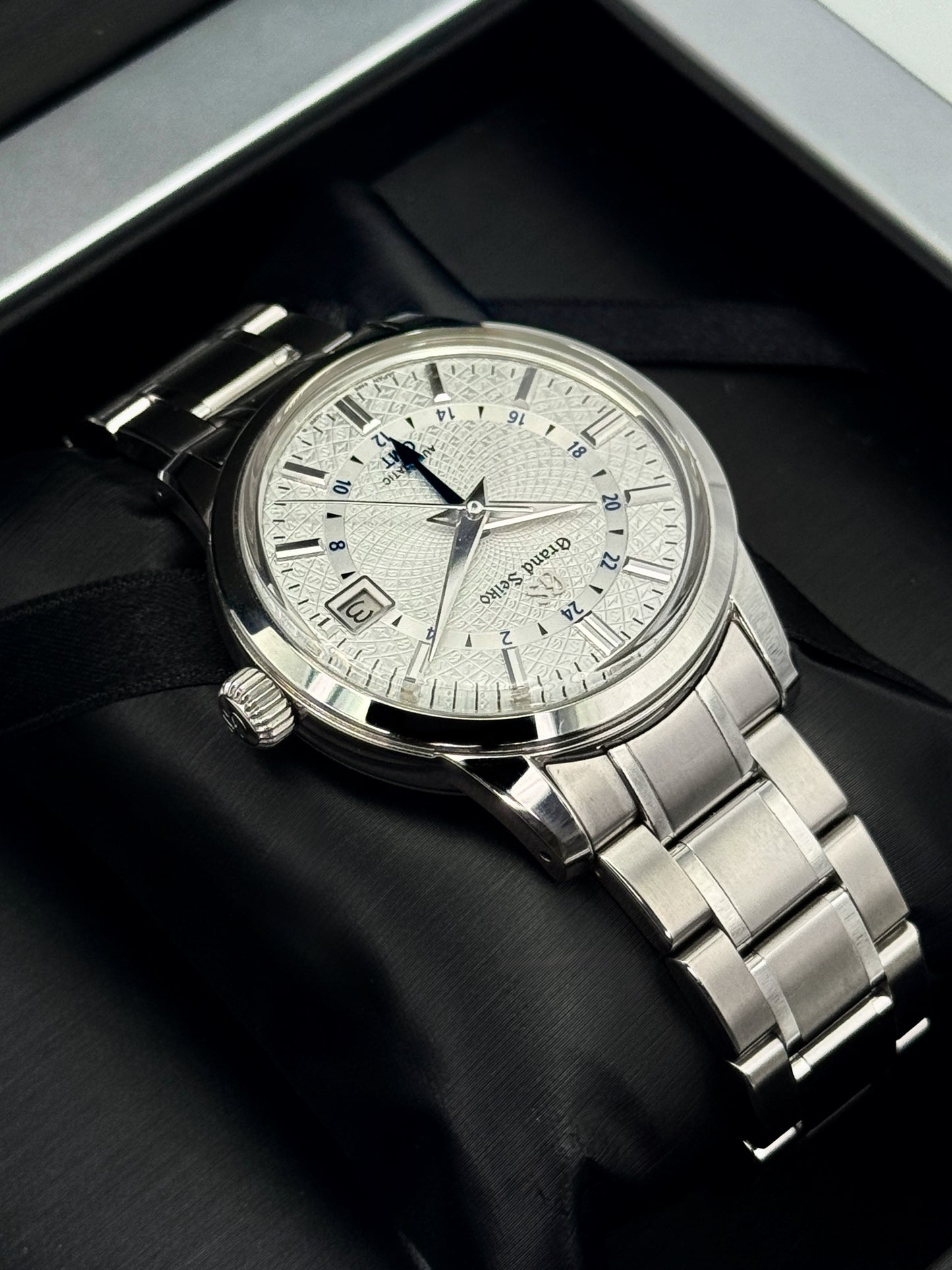 2018 Grand Seiko Elegance Collection 39mm SBGM235 Stainless Steel Silver Dial
