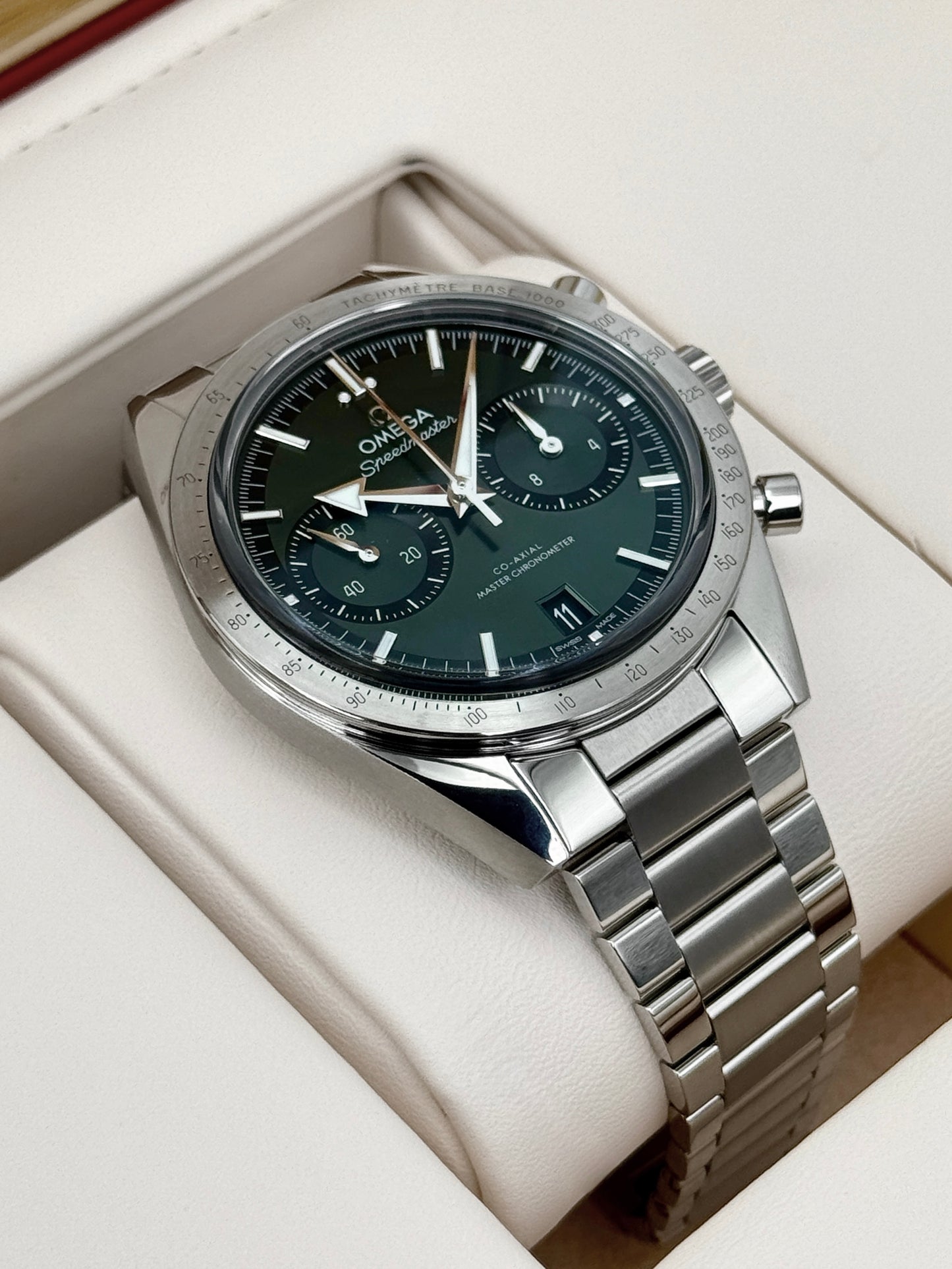 2023 Omega Speedmaster Master Chronometer 40mm 332.10.41.51.10.001 Green Dial