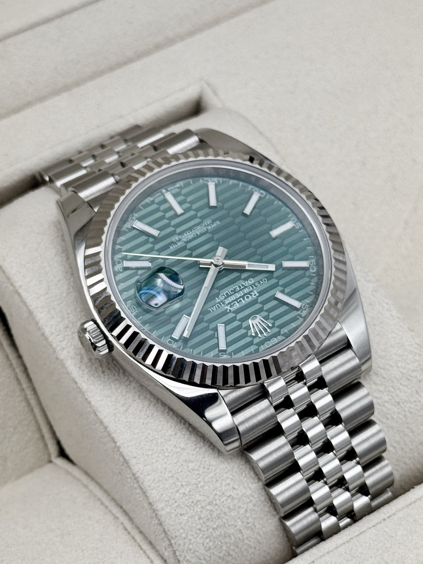 2024 Rolex Datejust 41mm 126334 Stainless Steel Jubilee Green Motif Dial