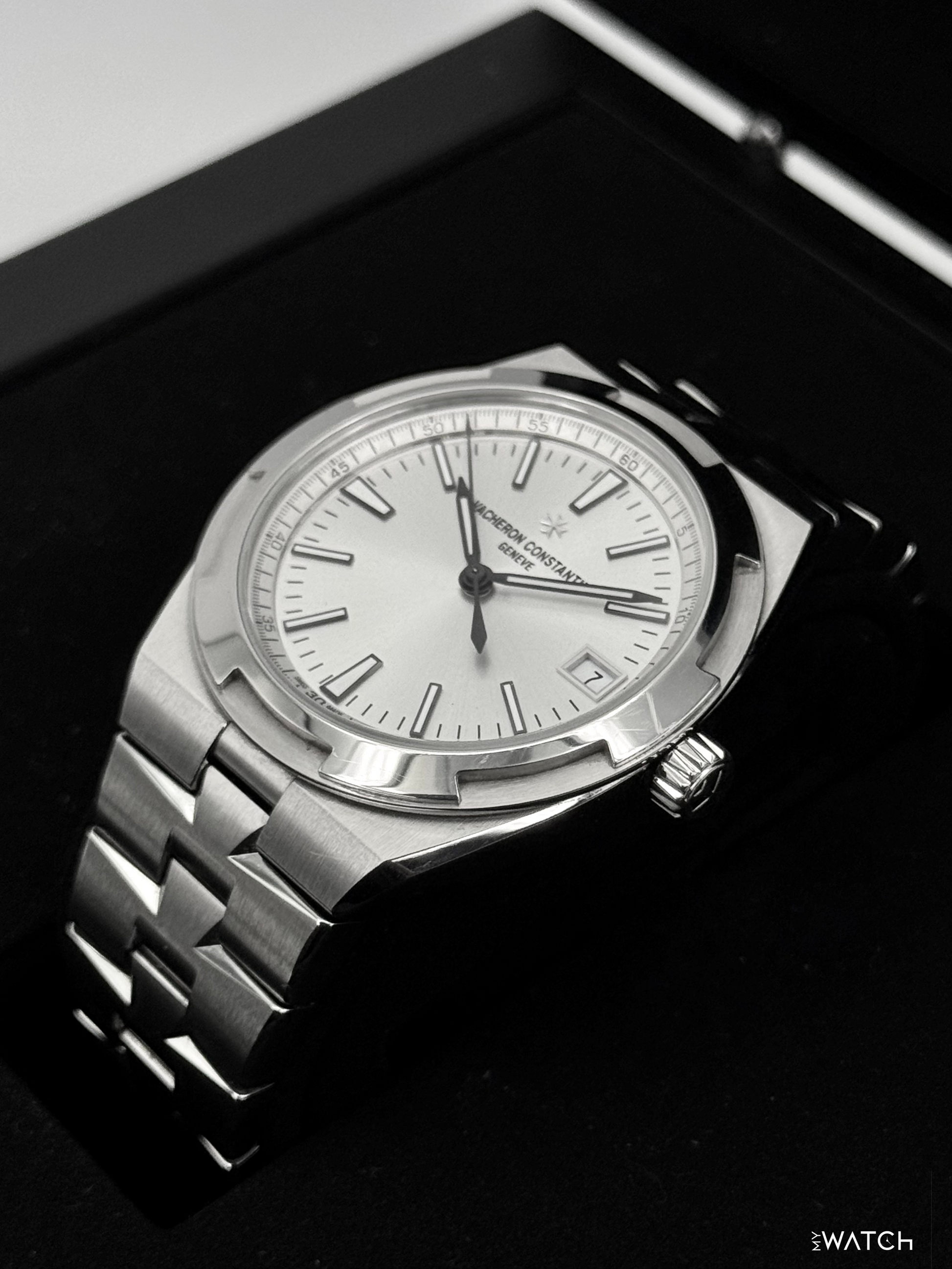 2024 Vacheron Constantin Overseas 41mm 4520V Stainless Steel Silver Dial - MyWatchLLC