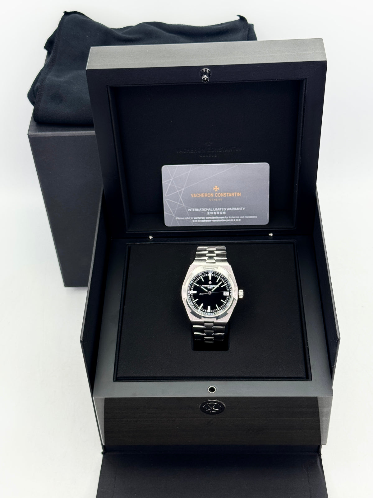 2023 Vacheron Constantin Overseas 41mm 4500V Stainless Black Dial