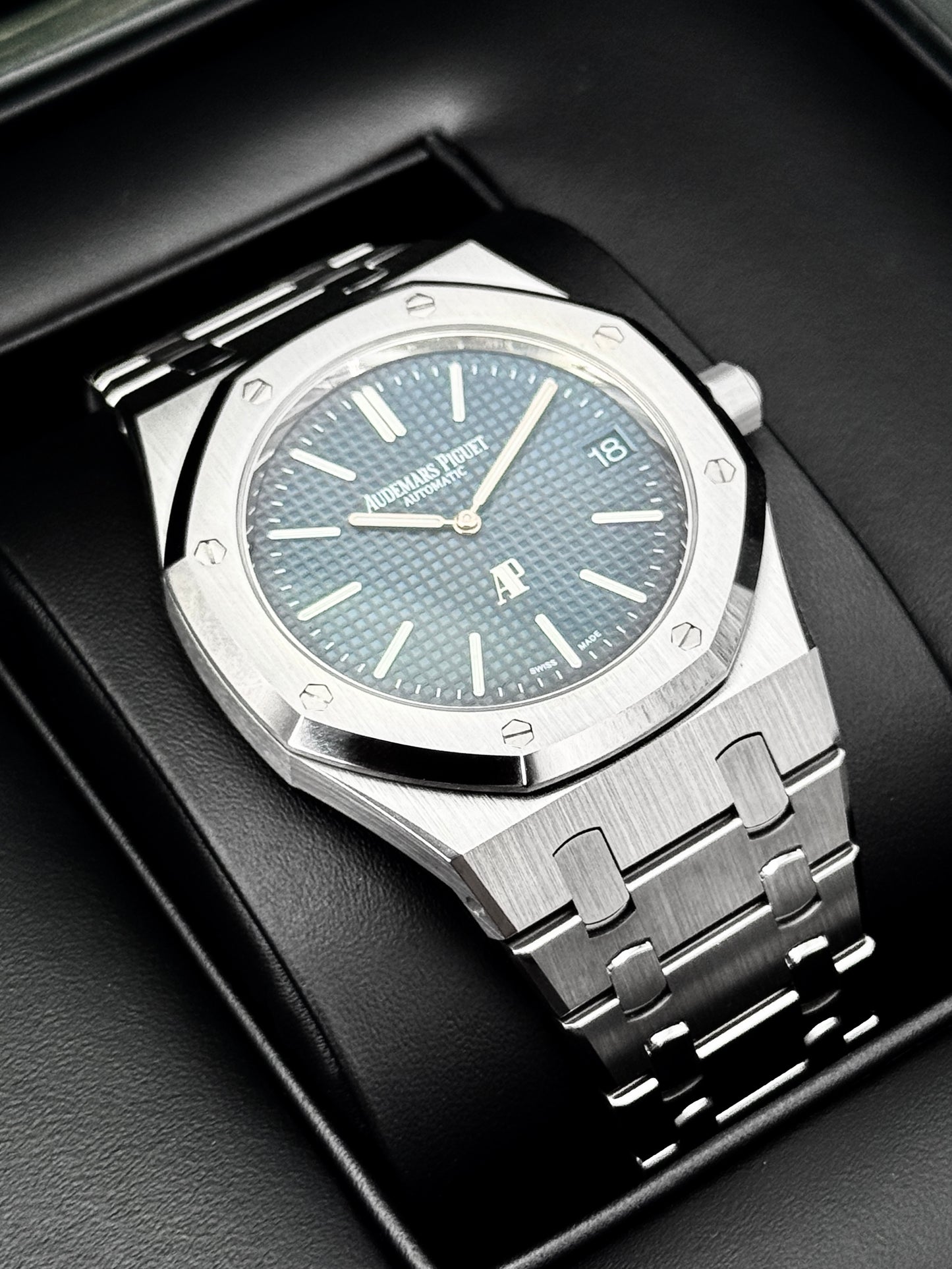 NEW 2025 Audemars Piguet Royal Oak Jumbo 39mm 16202ST Stainless Steel Blue Dial