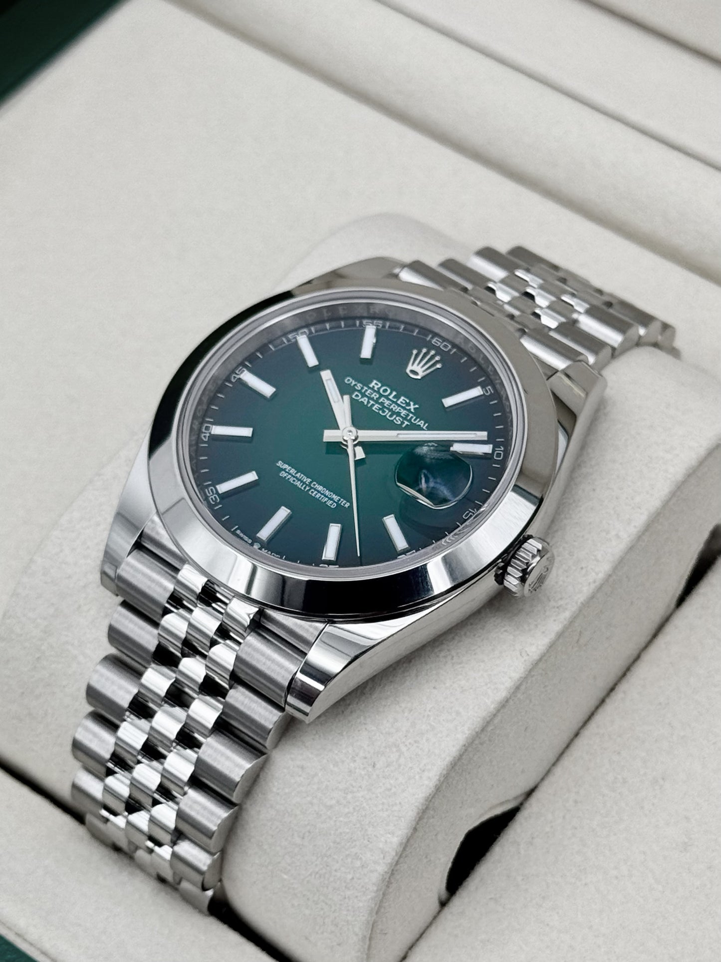 NEW 2026 Rolex Datejust 41mm 126300 Stainless Steel Jubilee Green Ombre Dial