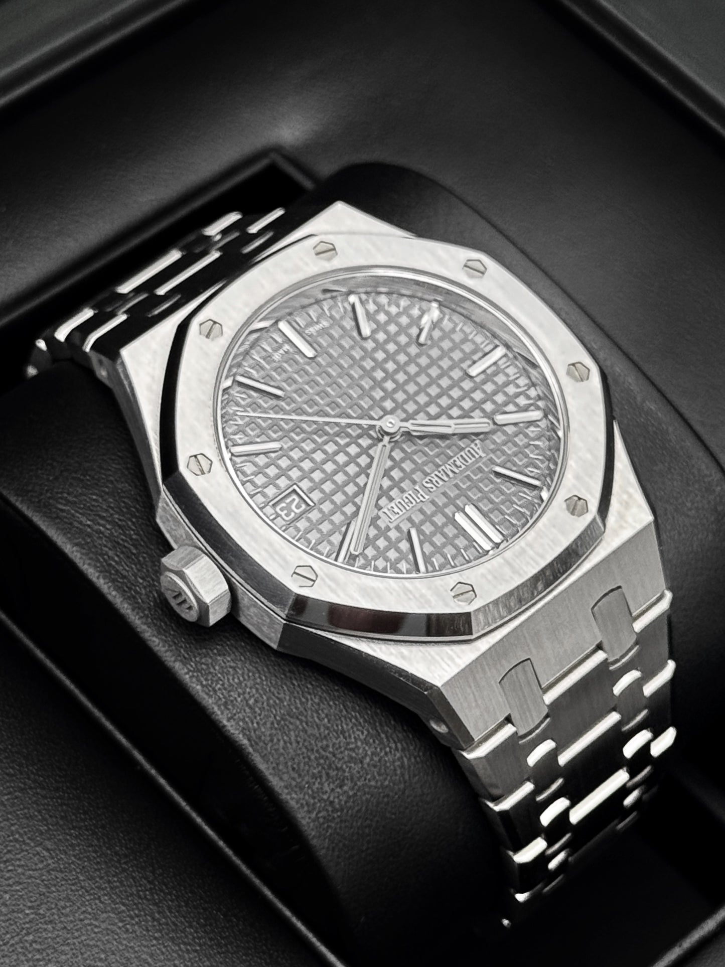 2025 Audemars Piguet Royal Oak 37mm 15550ST Stainless Steel Grey Dial