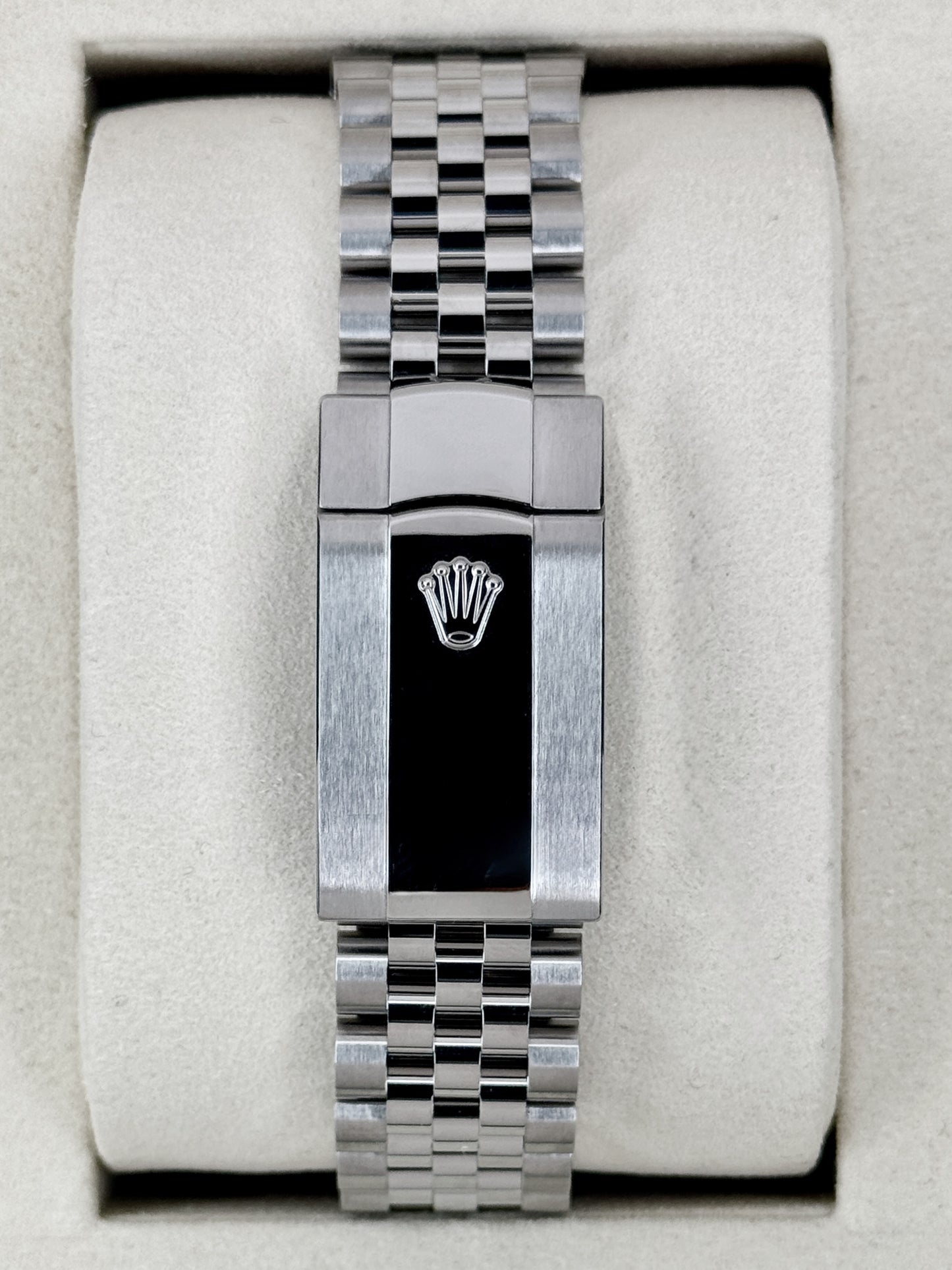 NEW 2026 Rolex Datejust 41mm 126300 Stainless Steel Jubilee White Dial (STICKERED)