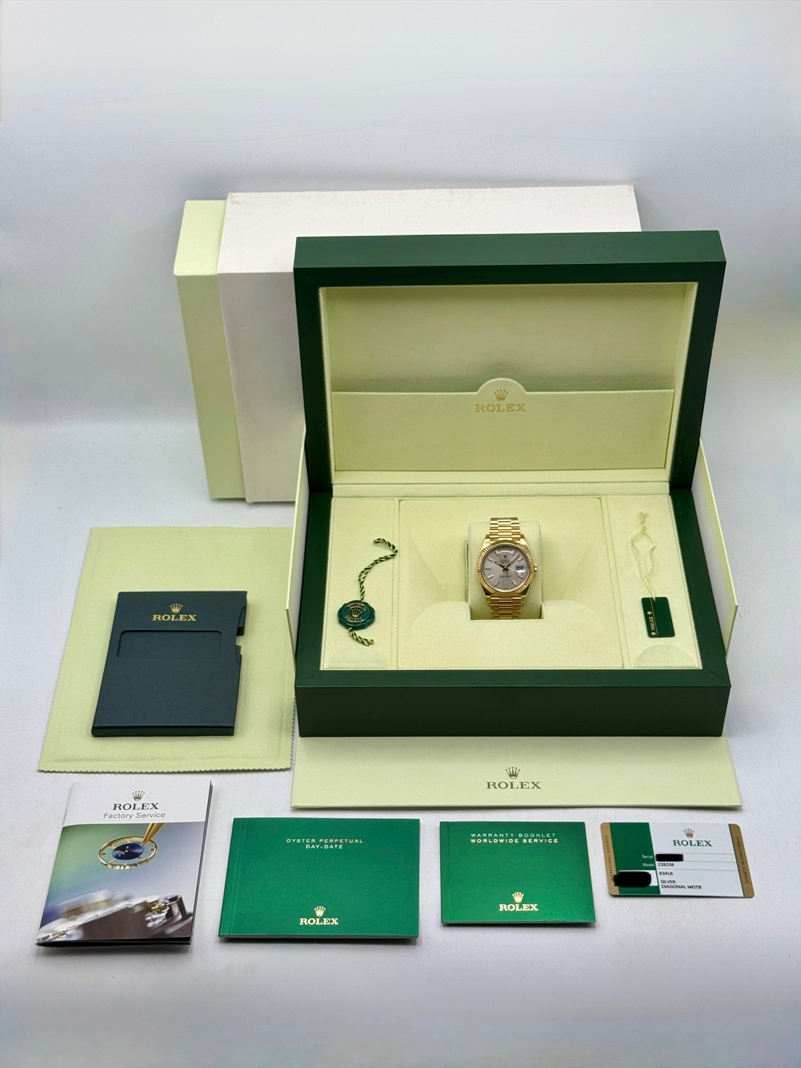 勲郎様 返金用 2016 Rolex Day-Date 40mm 228238 Presidential Silver Motif Dial