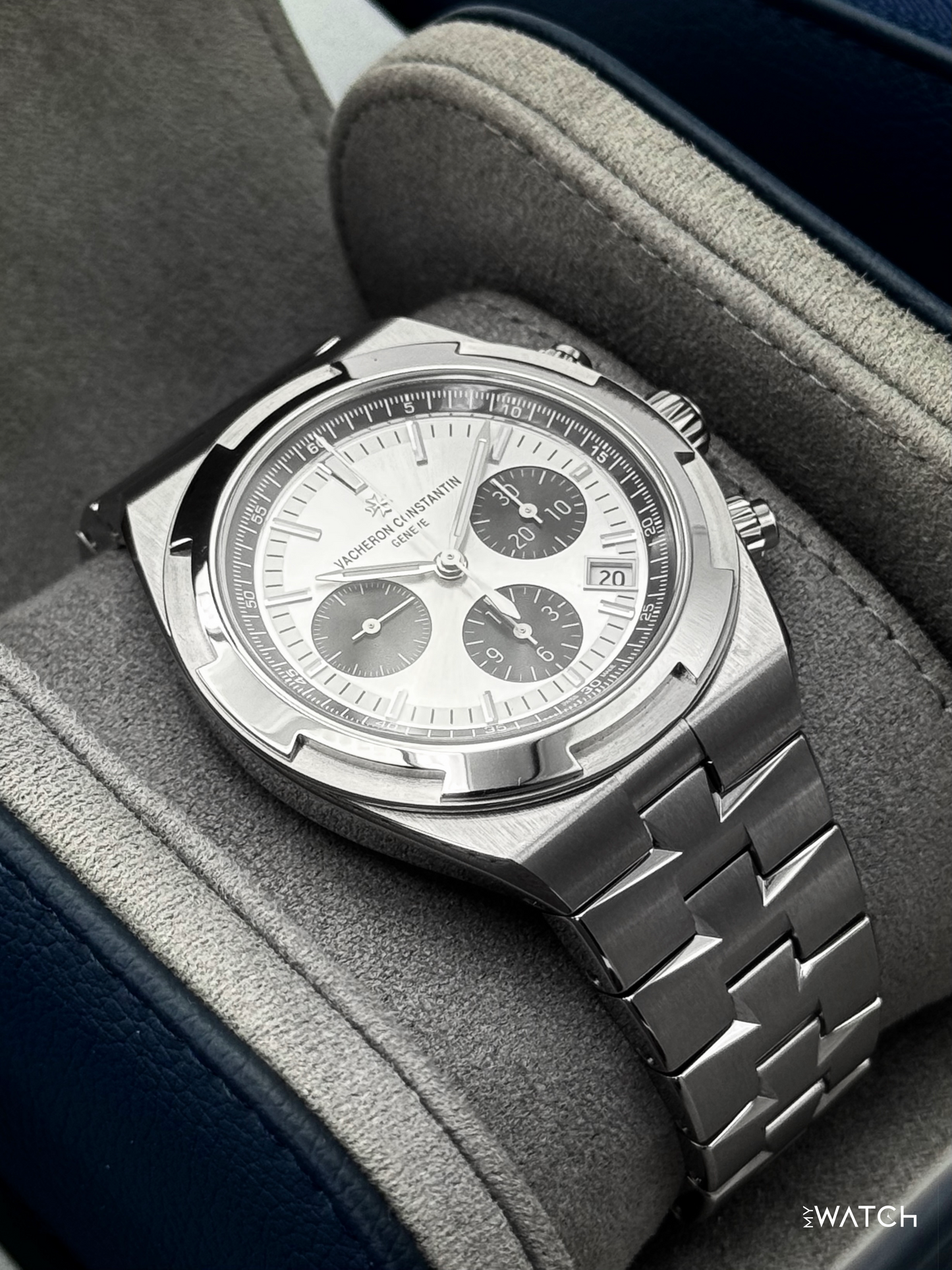 2025 Vacheron Constantin Overseas 42.5mm 5520V Stainless Steel Silver Dial - MyWatchLLC