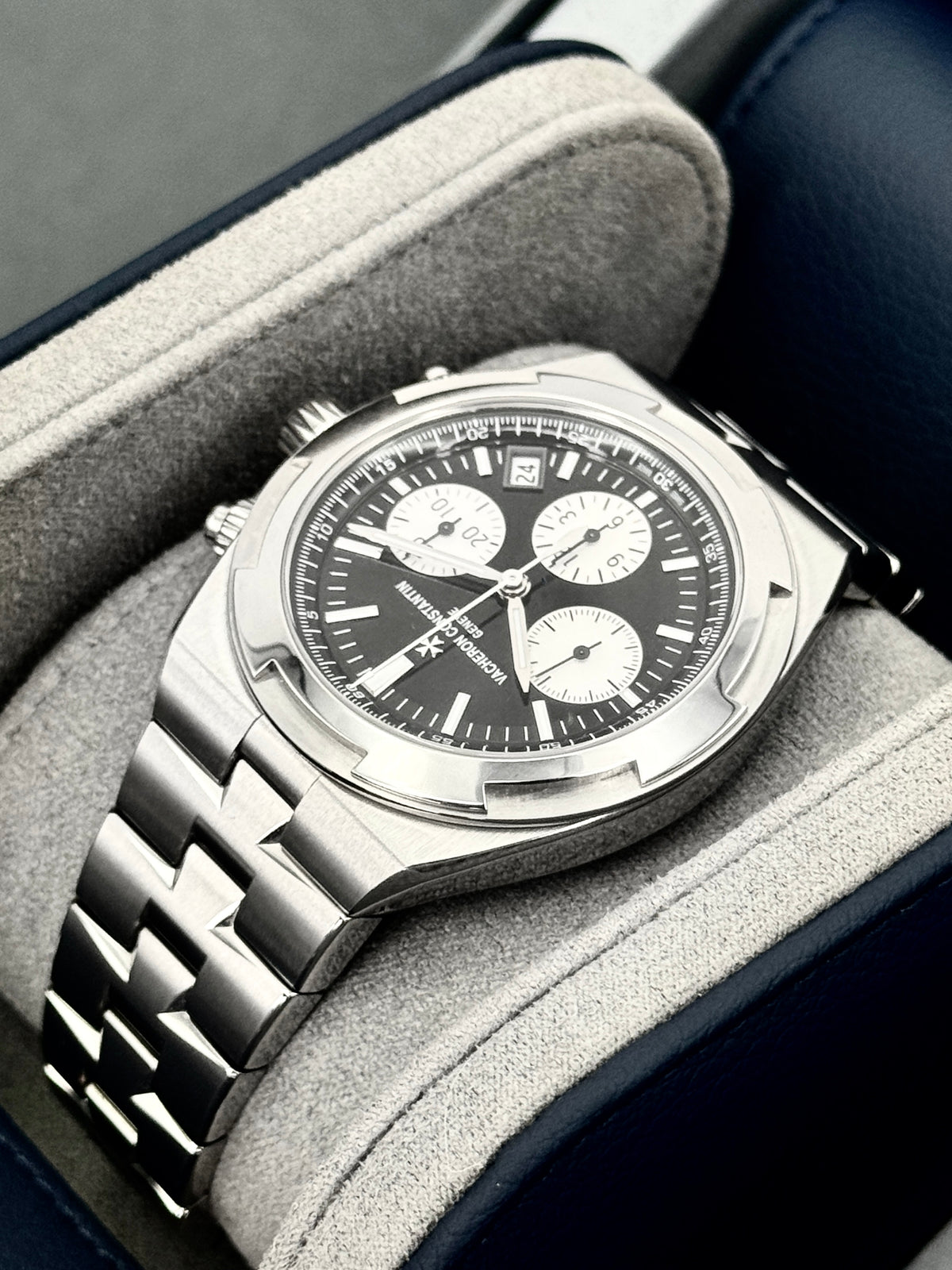 2026 Vacheron Constantin Overseas 42mm 5520V Stainless Steel Black Dial