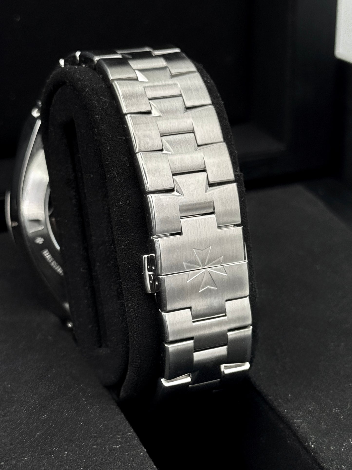 2024 Vacheron Constantin Overseas 42.5mm 5520V Stainless Steel Blue Dial