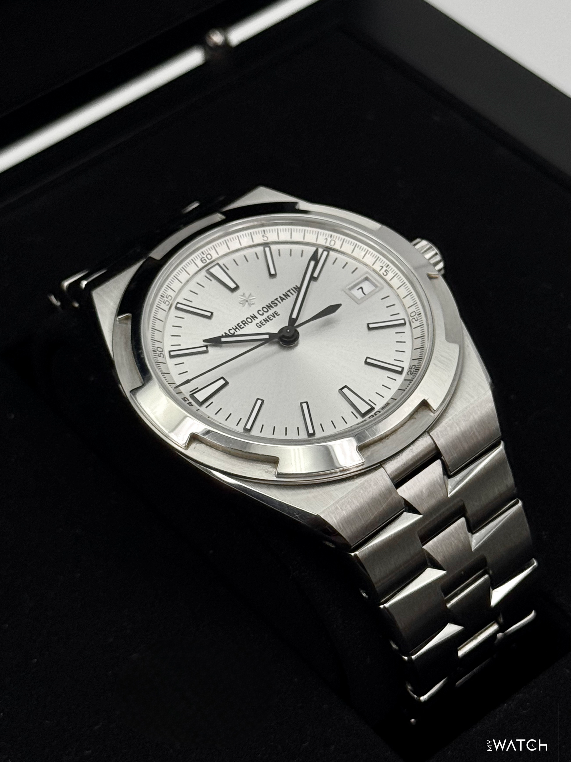 2024 Vacheron Constantin Overseas 41mm 4520V Stainless Steel Silver Dial - MyWatchLLC