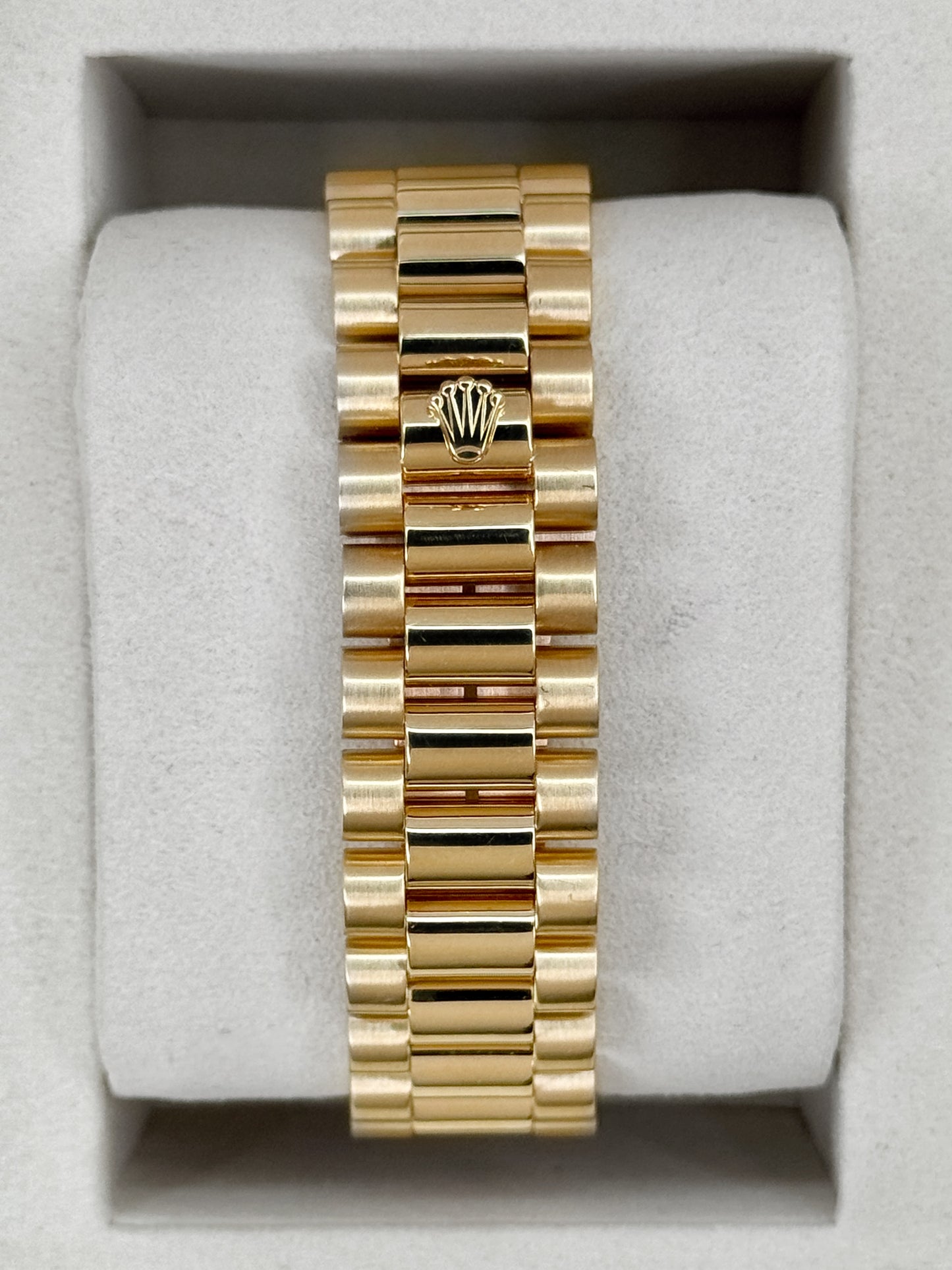 1991 Rolex Day-Date 36mm 18238 Presidential Yellow Gold Silver Dial (RSC)