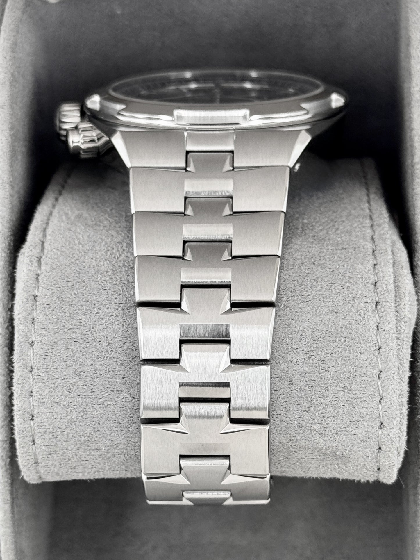 NEW 2026 Vacheron Constantin Overseas 42.5mm 5520V Stainless Steel Blue Dial