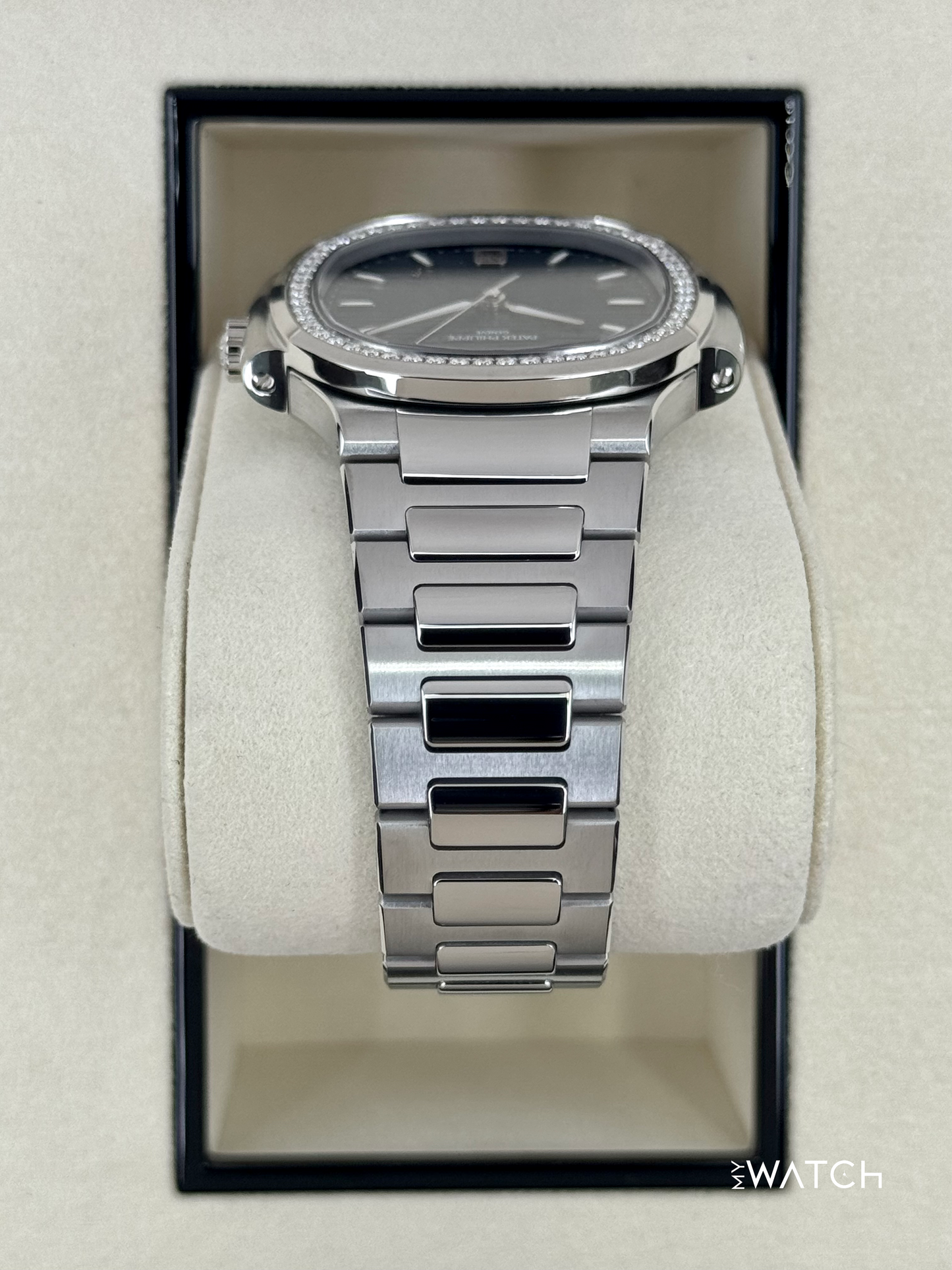 NEW 2025 Patek Philippe Nautilus 35.2mm 7118/1200A-001 Stainless Steel Blue Dial